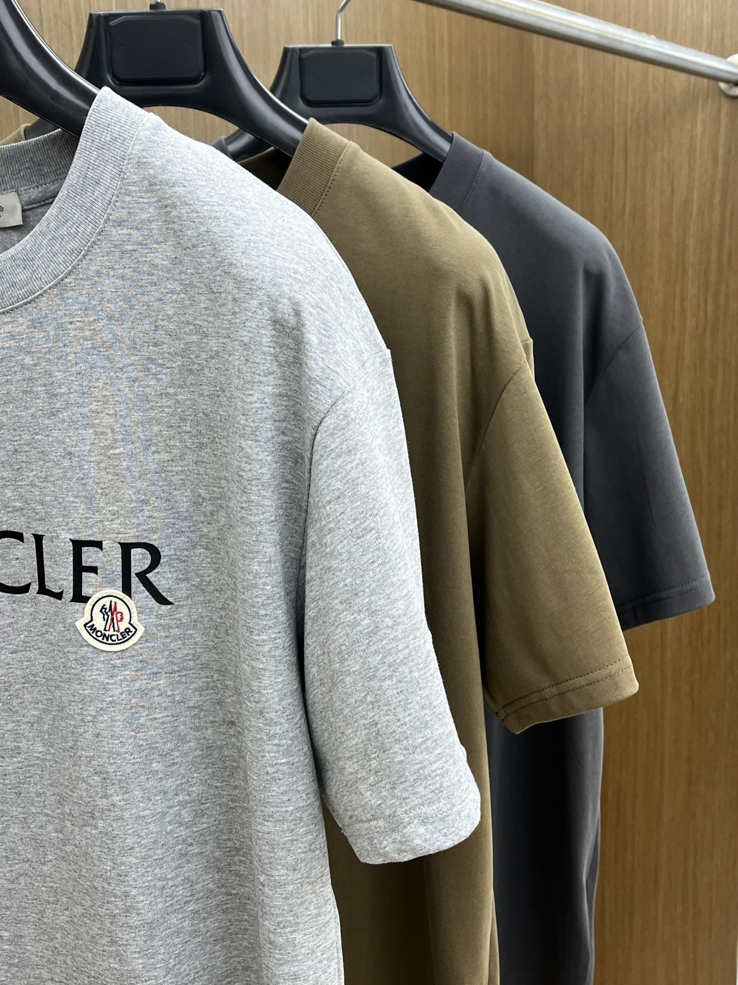 新品 Mon 🔥春夏新款男女同款👫短袖圆领T恤，极具个性高级风，标志logo印花工艺设计！定制纯棉面料！