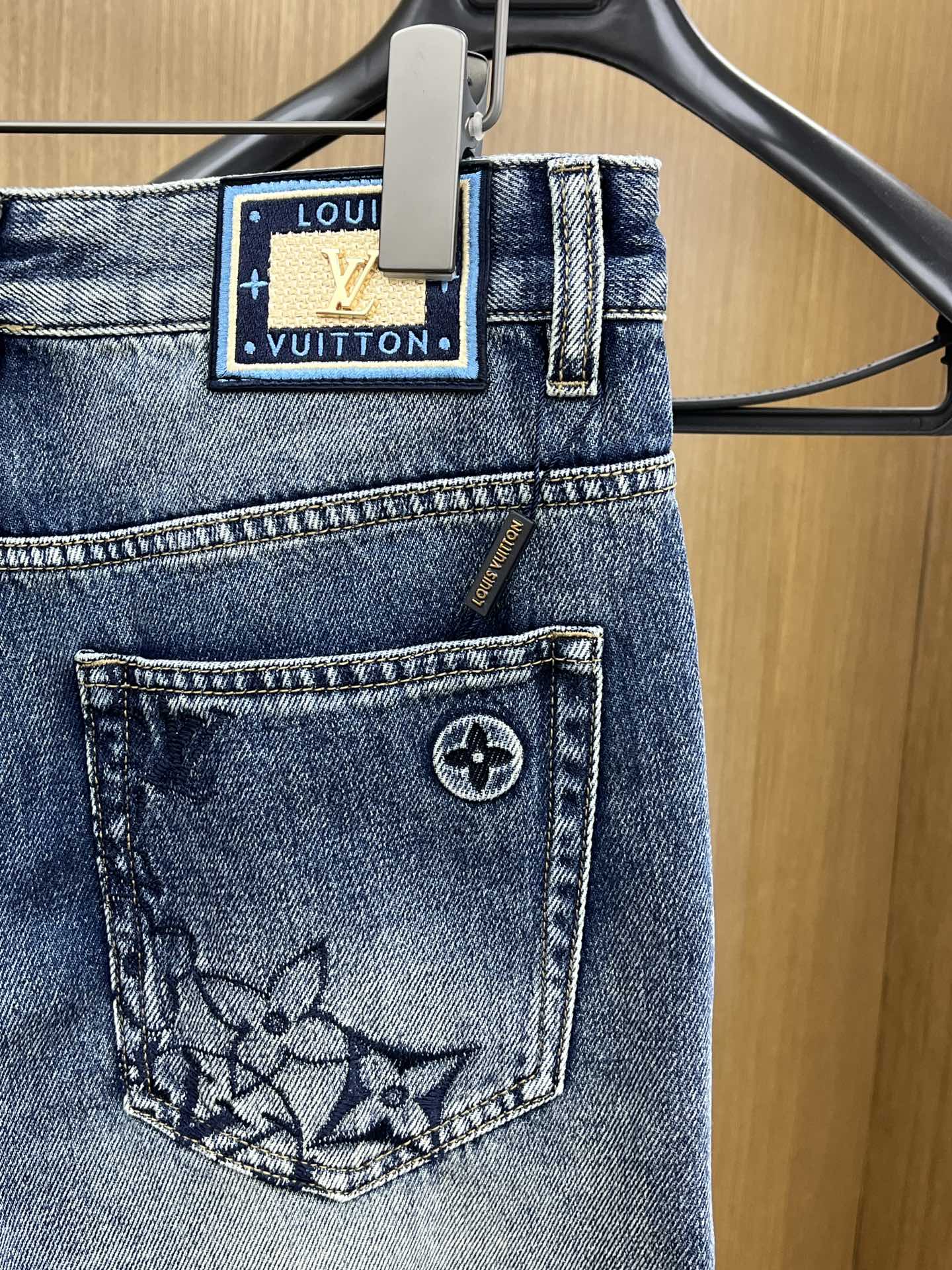 新品 LV 🔥🔥高端定制、2025早春最新款牛仔裤 柜台同步发售 原版定制复刻 客供五金辅料 原单品质 