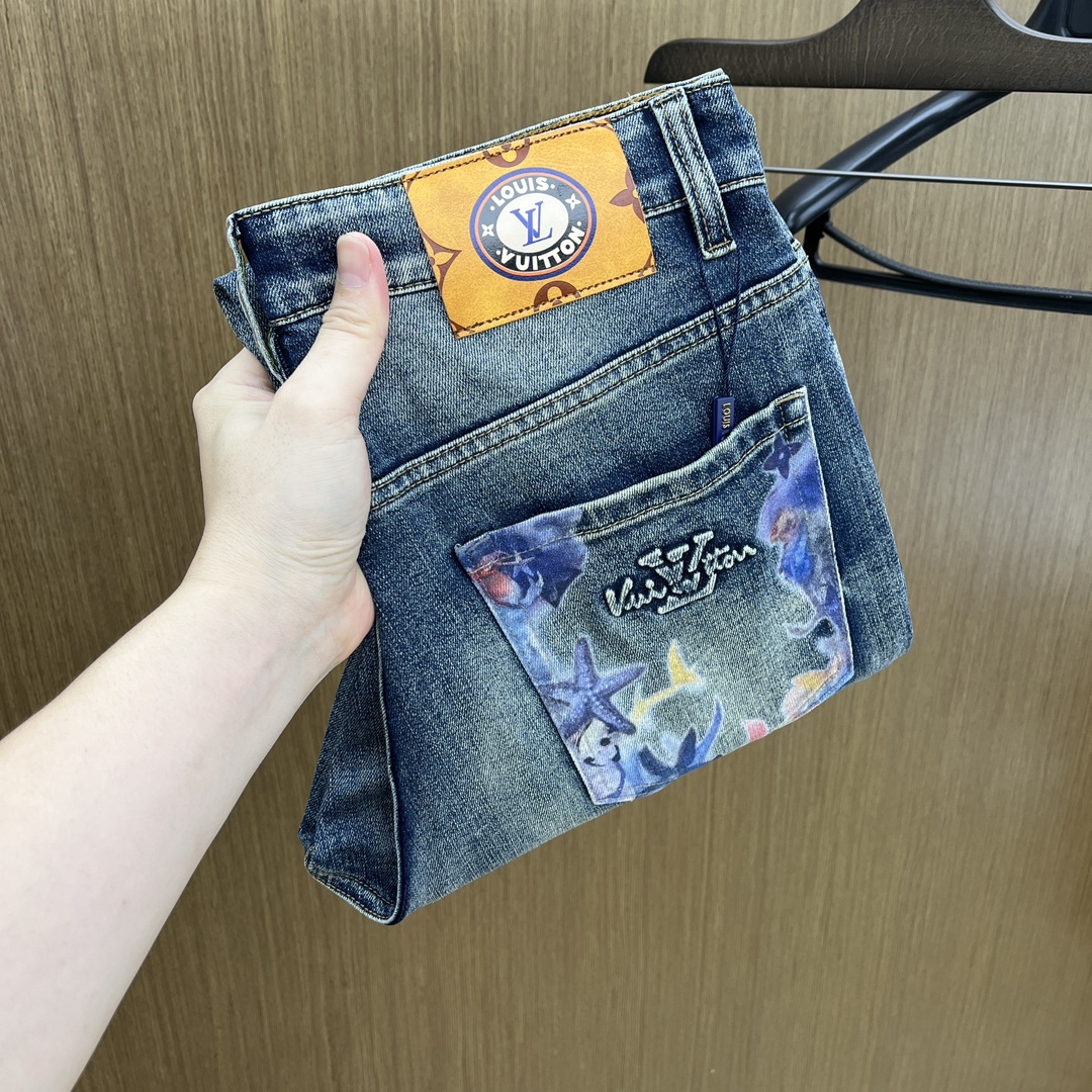 NO:475270,New products LV high-end customization, the latest jeans in early spring 2025, are released simultaneously on the counter, original custom reproduction, customer-supplied hardware and accessories, original quality, imported denim fabric heavy-duty washing, boutique leather brand, fine workmanship wiring, excellent upper body!  FAM preferred single product number 30-38 no 35.37, louis vuitton, jeans, alexander wang19860909新品 LV 高端定制、2025早春最新款牛仔裤 柜台同步发售 原版定制复刻 客供五金辅料 原单品质 进口牛仔面料重工洗水 精品皮牌 做工走线精细 上身绝佳！fam优选单品 码数30-38无35.37,,louis vuitton,jeans,alexander wang,Men's clothing