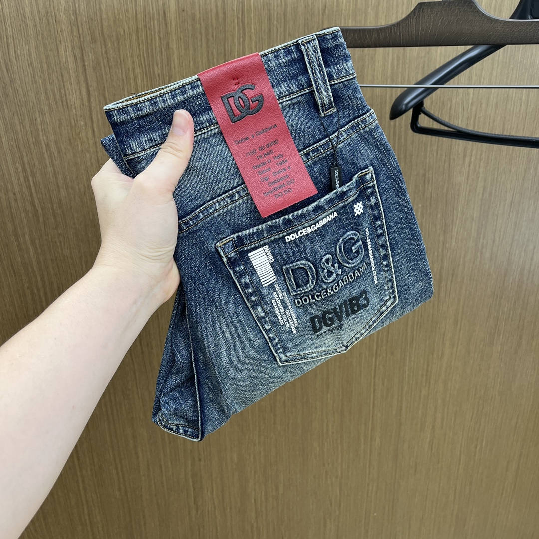 NO:475275,New product DG high-end customization, the latest jeans in early spring 2025 are released simultaneously on the counter. Original customization replica. Customer-supplied hardware and accessories. Original quality. Imported denim fabric heavy-duty washing. Boutique leather brand. Fine workmanship and excellent upper body!  FAM preferred single product number 30-38 no 35.37, jeans, alexander wang19860909新品 DG 高端定制、2025早春最新款牛仔裤 柜台同步发售 原版定制复刻 客供五金辅料 原单品质 进口牛仔面料重工洗水 精品皮牌 做工走线精细 上身绝佳！fam优选单品 码数30-38无35.37,,jeans,alexander wang,Men's clothing