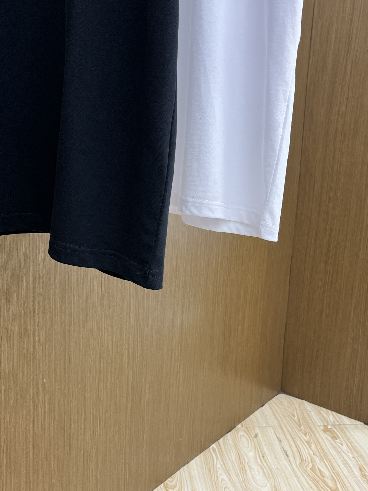 新品 VW 🔥🔥春夏新款男女同款👫短袖圆领T恤，极具个性高级风，标志logo印花工艺设计！定制纯棉面料！