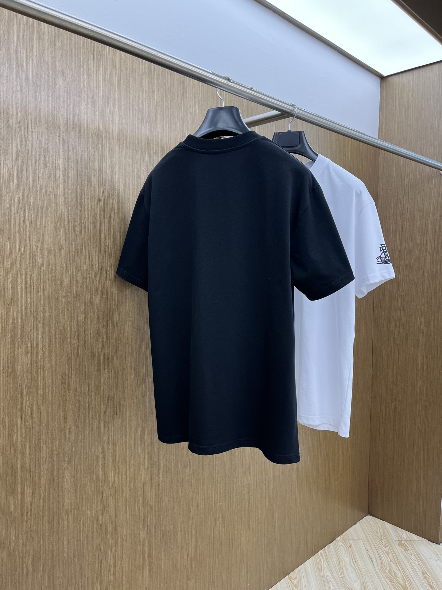 新品 VW 🔥🔥春夏新款男女同款👫短袖圆领T恤，极具个性高级风，标志logo印花工艺设计！定制纯棉面料！