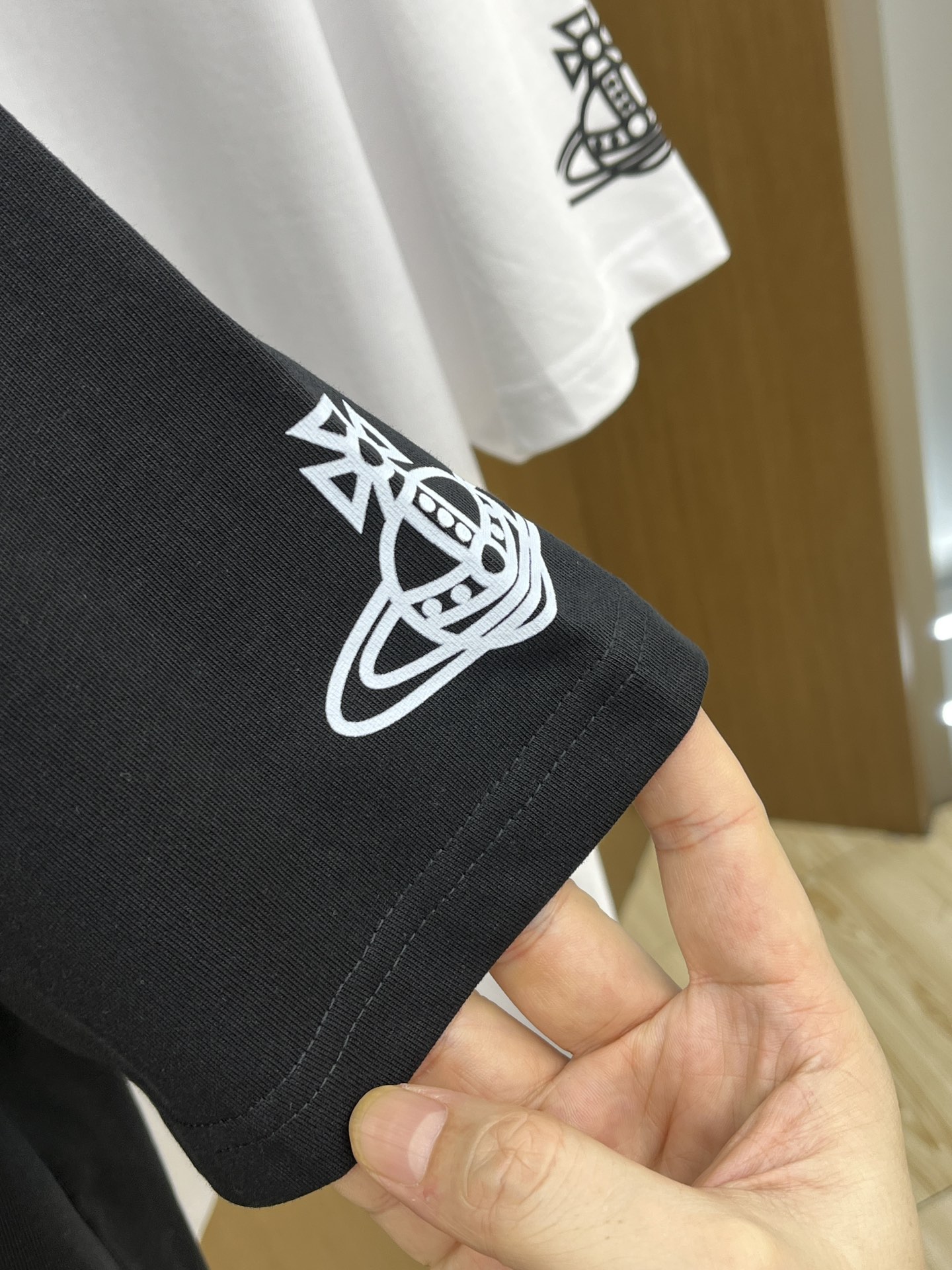 新品 VW 🔥🔥春夏新款男女同款👫短袖圆领T恤，极具个性高级风，标志logo印花工艺设计！定制纯棉面料！