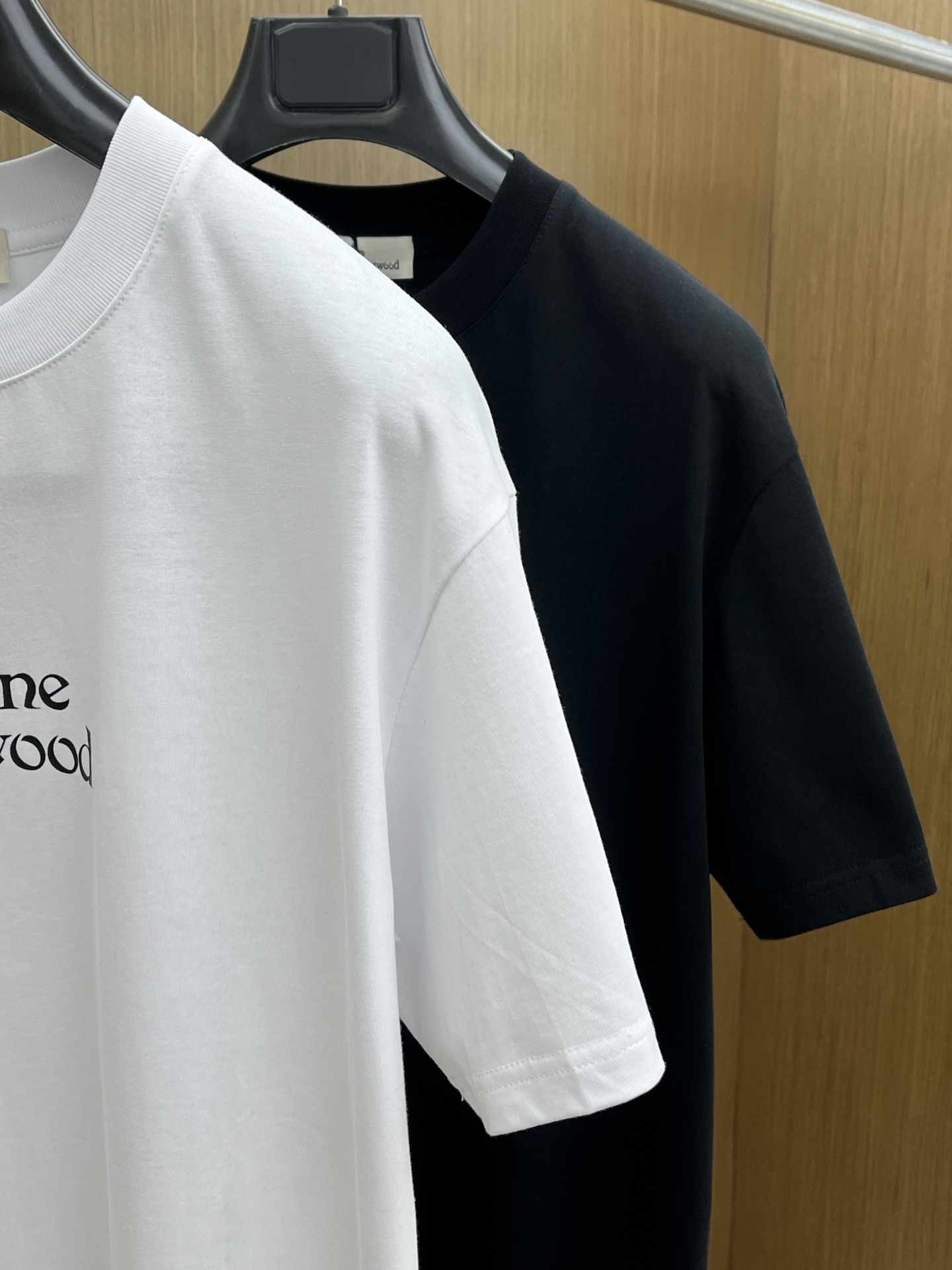 新品 VW 🔥🔥春夏新款男女同款👫短袖圆领T恤，极具个性高级风，标志logo印花工艺设计！定制纯棉面料！