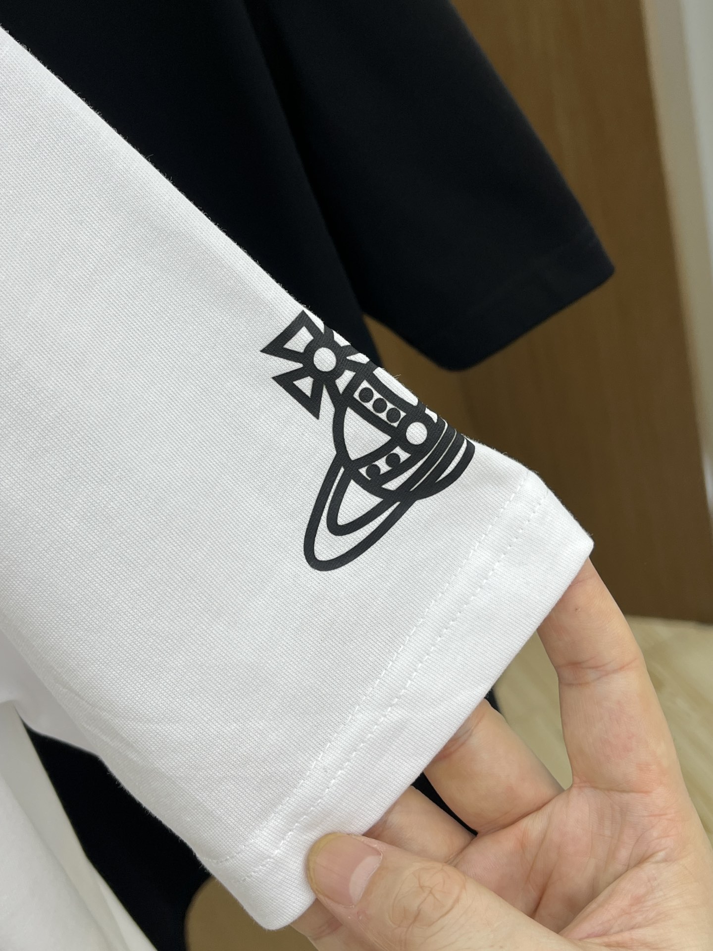 新品 VW 🔥🔥春夏新款男女同款👫短袖圆领T恤，极具个性高级风，标志logo印花工艺设计！定制纯棉面料！