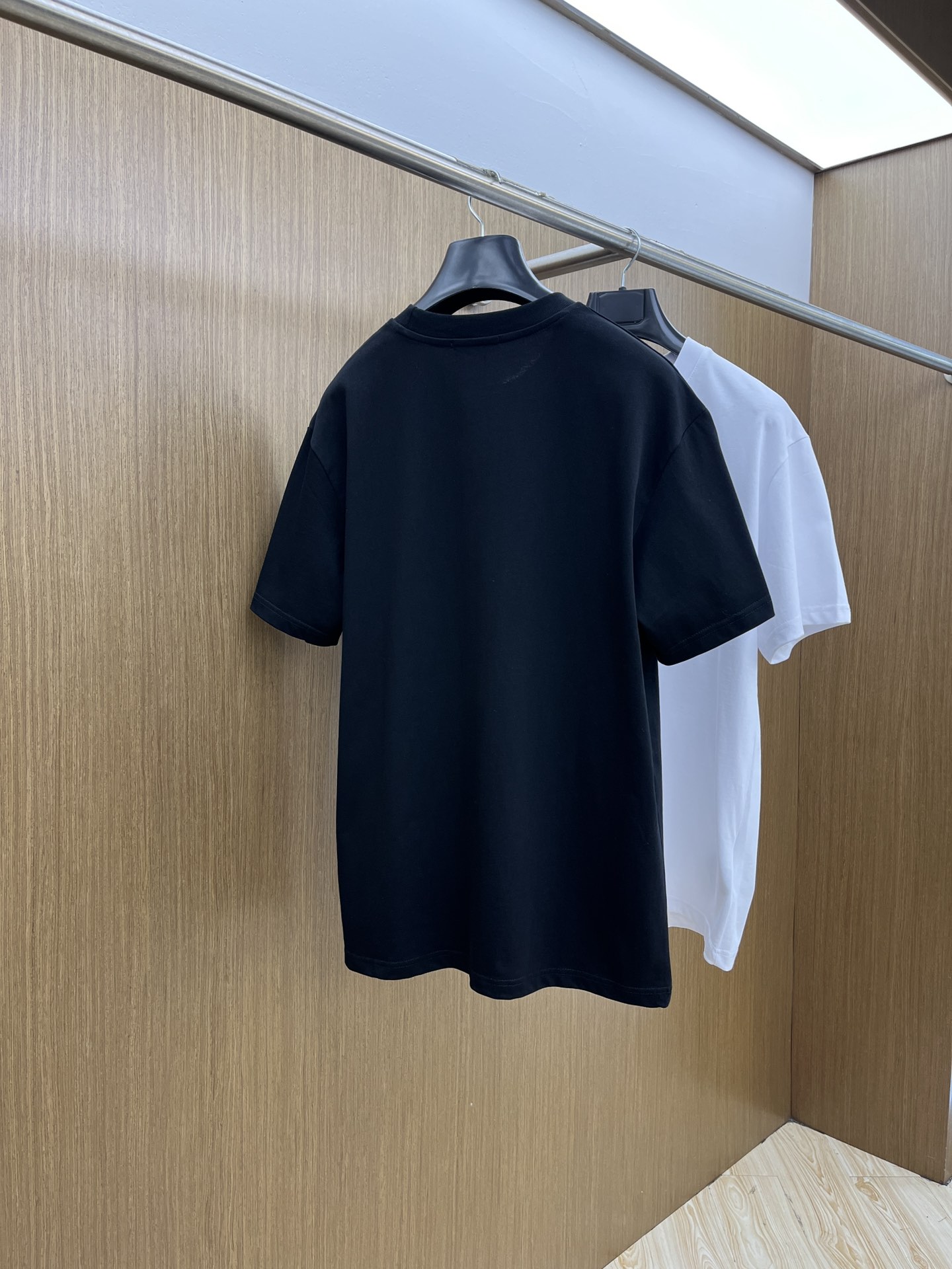 新品 PD 🔥🔥春夏新款男女同款👫短袖圆领T恤，极具个性高级风，标志logo印花工艺设计！定制纯棉面料！