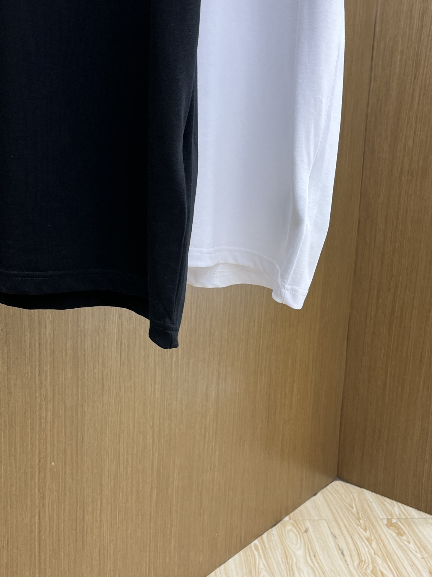 新品 PD 🔥🔥春夏新款男女同款👫短袖圆领T恤，极具个性高级风，标志logo印花工艺设计！定制纯棉面料！