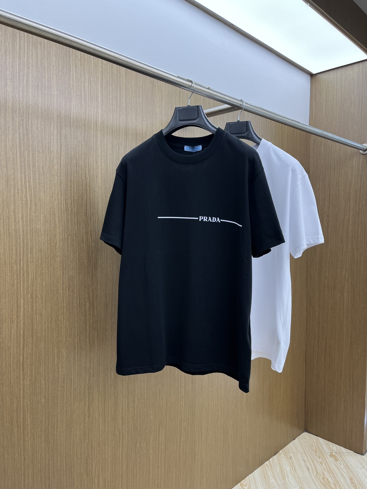 新品 PD 🔥🔥春夏新款男女同款👫短袖圆领T恤，极具个性高级风，标志logo印花工艺设计！定制纯棉面料！