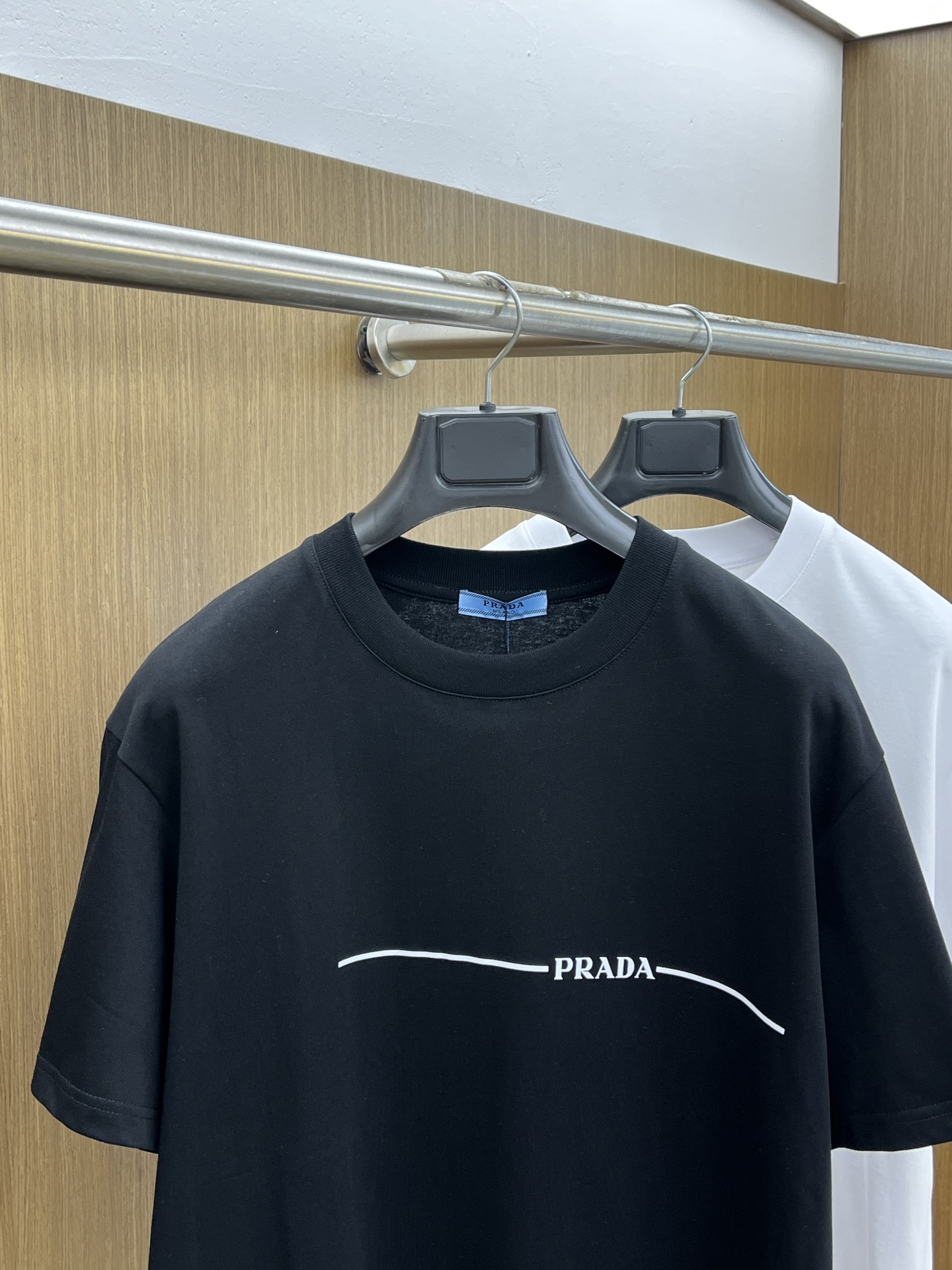 新品 PD 🔥🔥春夏新款男女同款👫短袖圆领T恤，极具个性高级风，标志logo印花工艺设计！定制纯棉面料！