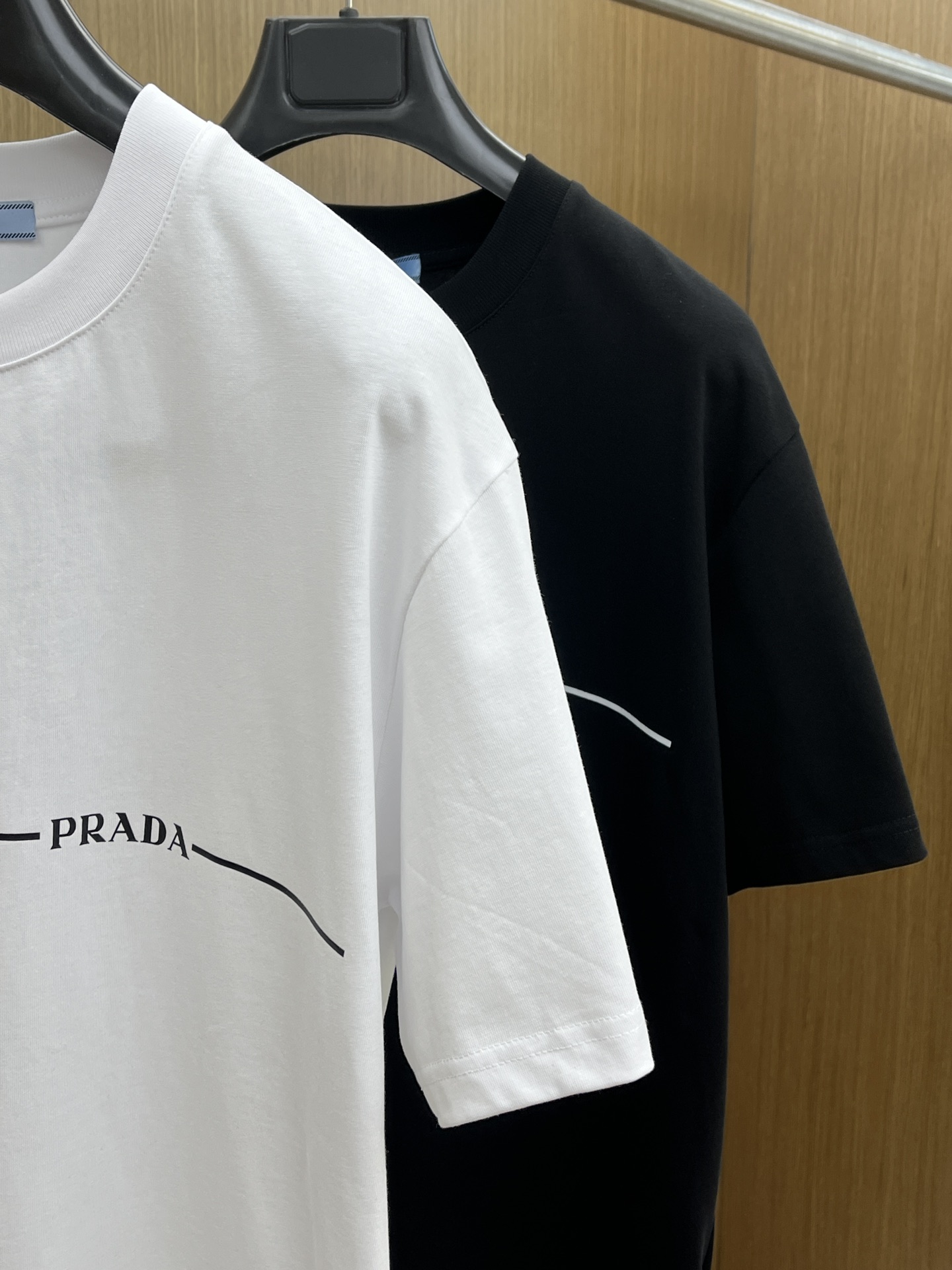 新品 PD 🔥🔥春夏新款男女同款👫短袖圆领T恤，极具个性高级风，标志logo印花工艺设计！定制纯棉面料！