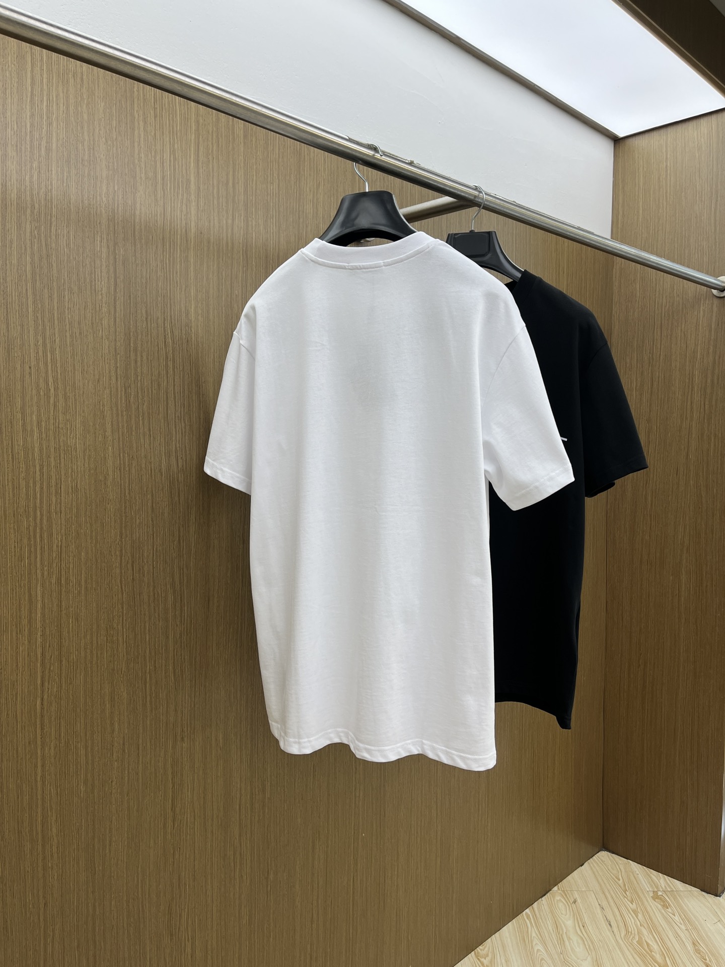 新品 PD 🔥🔥春夏新款男女同款👫短袖圆领T恤，极具个性高级风，标志logo印花工艺设计！定制纯棉面料！