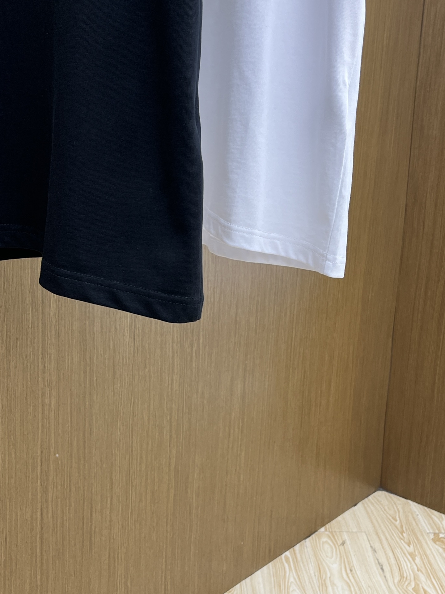 新品 LV 🔥🔥春夏新款男女同款👫短袖圆领T恤，极具个性高级风，标志logo印花工艺设计！定制纯棉面料！