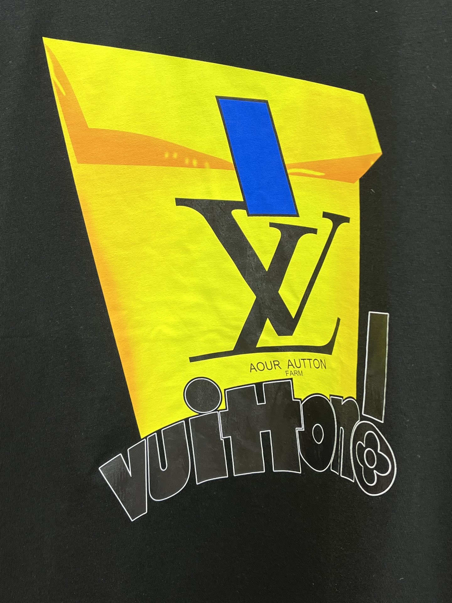 新品 LV 🔥🔥春夏新款男女同款👫短袖圆领T恤，极具个性高级风，标志logo印花工艺设计！定制纯棉面料！