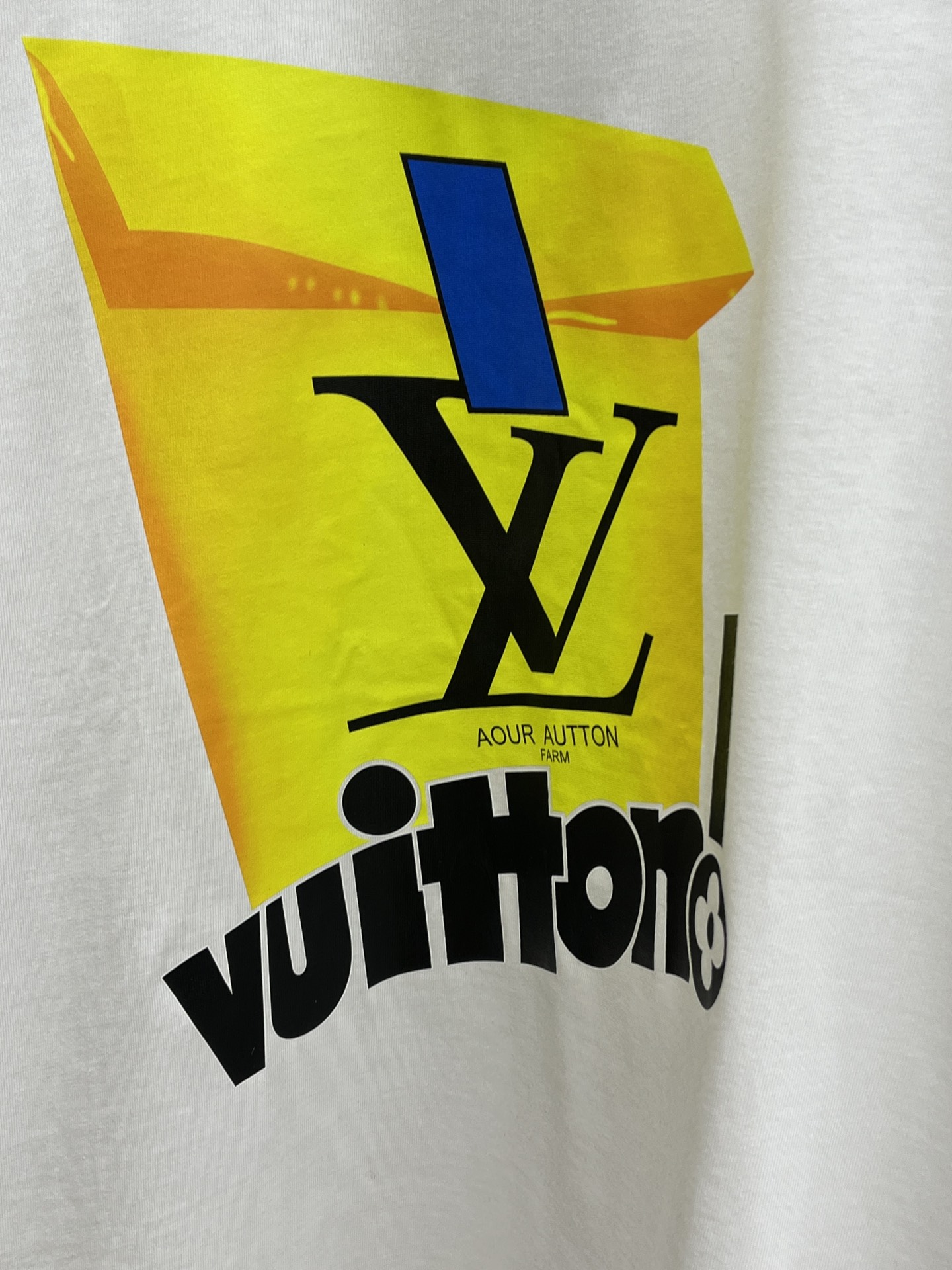 新品 LV 🔥🔥春夏新款男女同款👫短袖圆领T恤，极具个性高级风，标志logo印花工艺设计！定制纯棉面料！