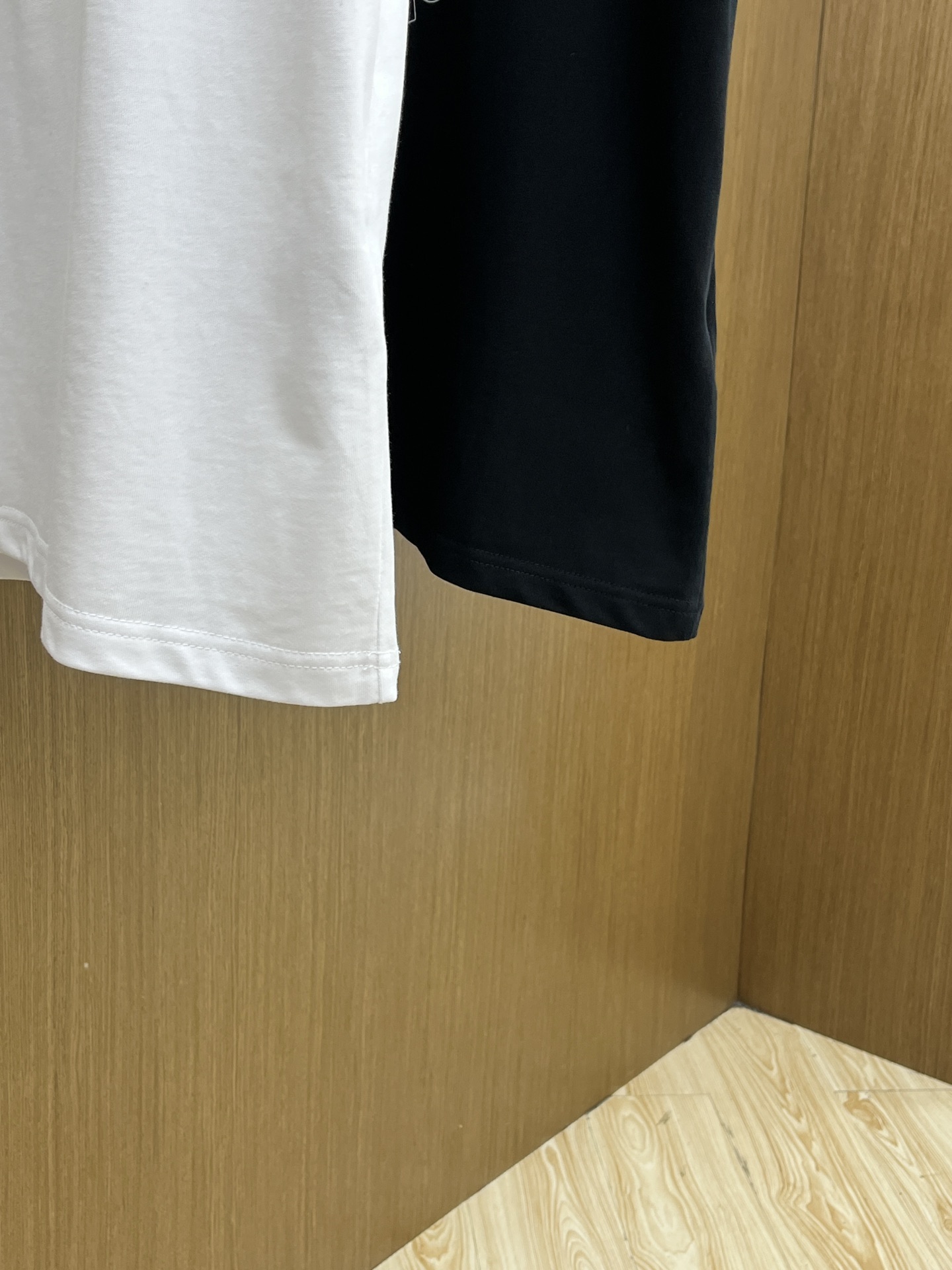 新品 LV 🔥🔥春夏新款男女同款👫短袖圆领T恤，极具个性高级风，标志logo印花工艺设计！定制纯棉面料！