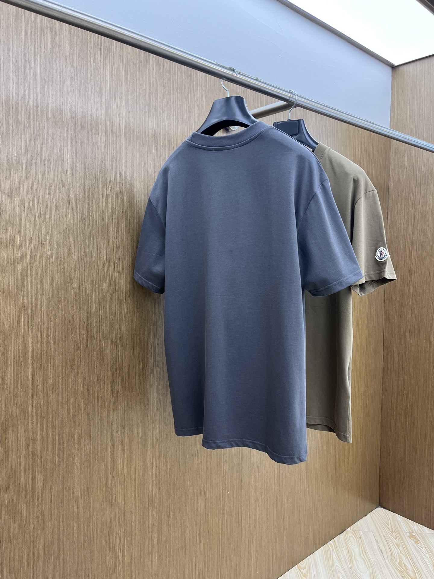 新品 Mon 🔥🔥春夏新款男女同款👫短袖圆领T恤，极具个性高级风，标志logo印花工艺设计！定制纯棉面料