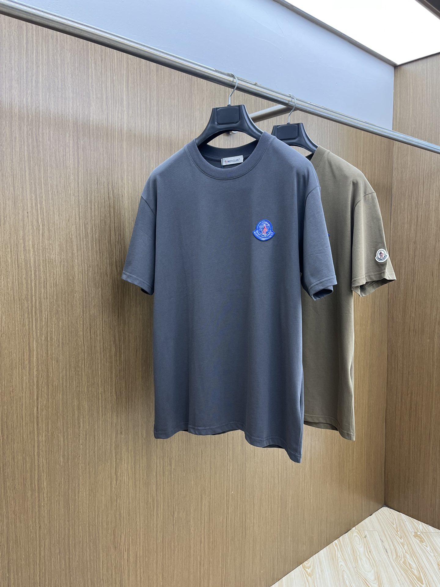 新品 Mon 🔥🔥春夏新款男女同款👫短袖圆领T恤，极具个性高级风，标志logo印花工艺设计！定制纯棉面料