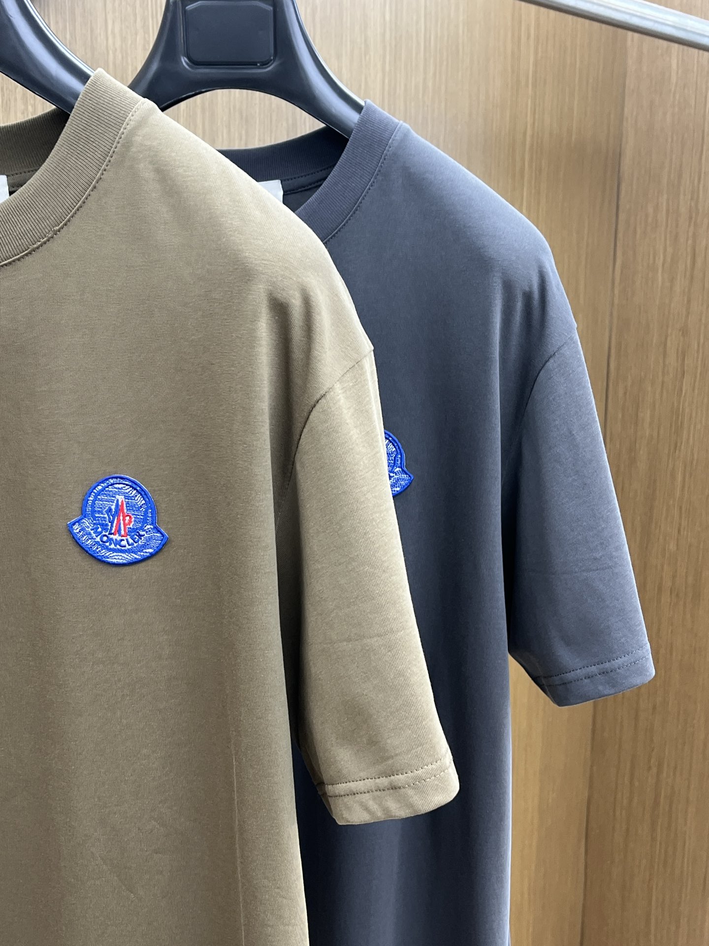 新品 Mon 🔥🔥春夏新款男女同款👫短袖圆领T恤，极具个性高级风，标志logo印花工艺设计！定制纯棉面料