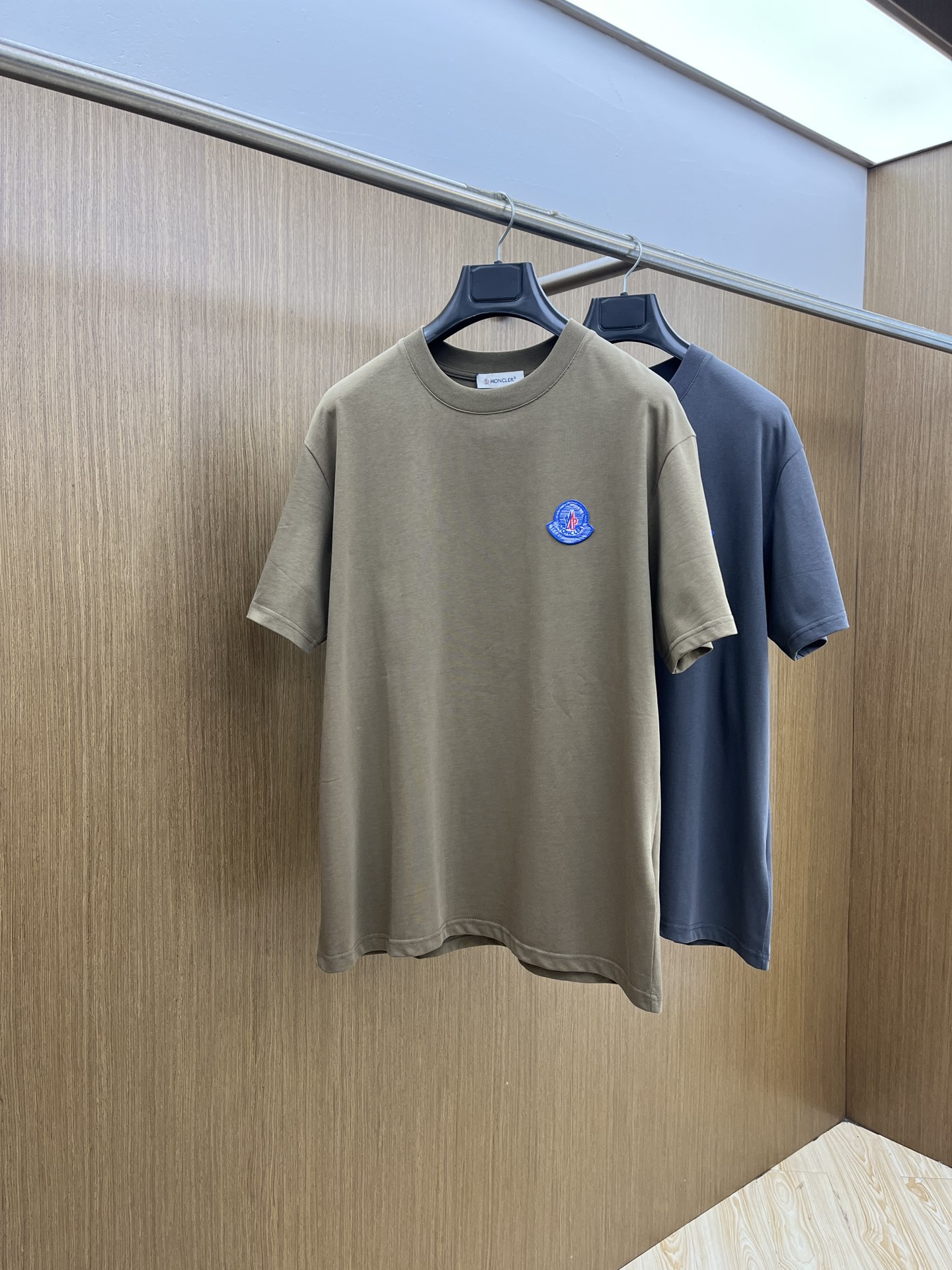新品 Mon 🔥🔥春夏新款男女同款👫短袖圆领T恤，极具个性高级风，标志logo印花工艺设计！定制纯棉面料