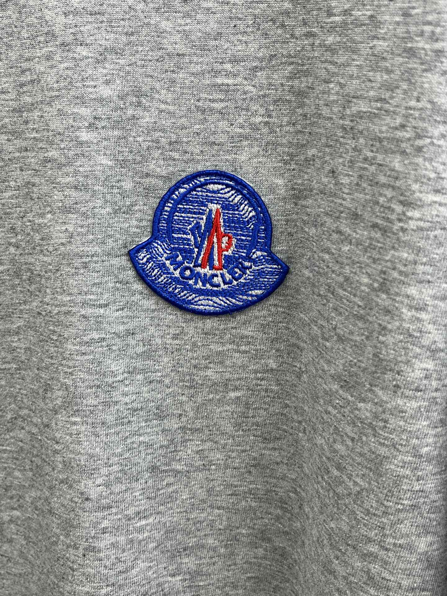 新品 Mon 🔥🔥春夏新款男女同款👫短袖圆领T恤，极具个性高级风，标志logo印花工艺设计！定制纯棉面料