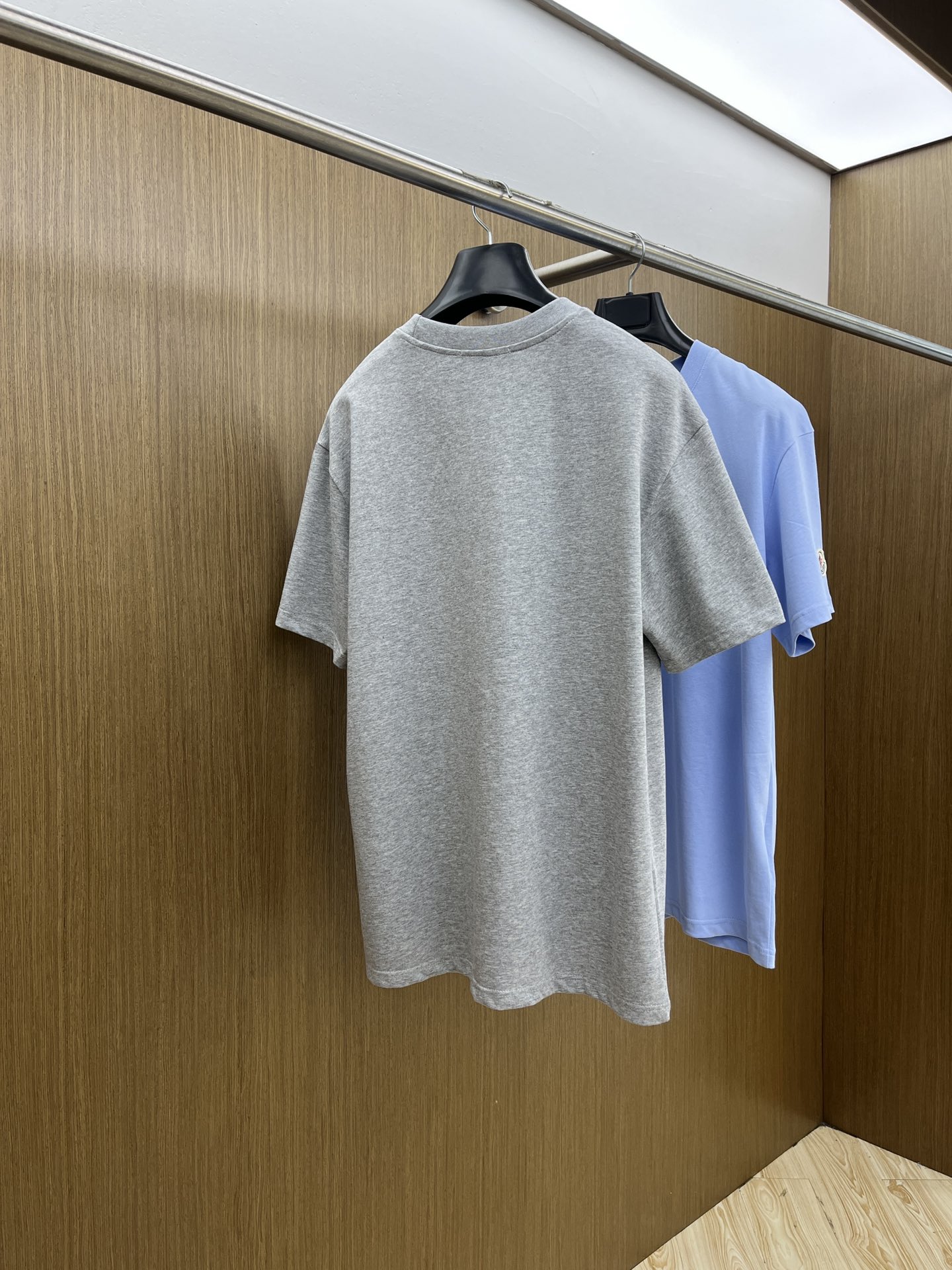 新品 Mon 🔥🔥春夏新款男女同款👫短袖圆领T恤，极具个性高级风，标志logo印花工艺设计！定制纯棉面料