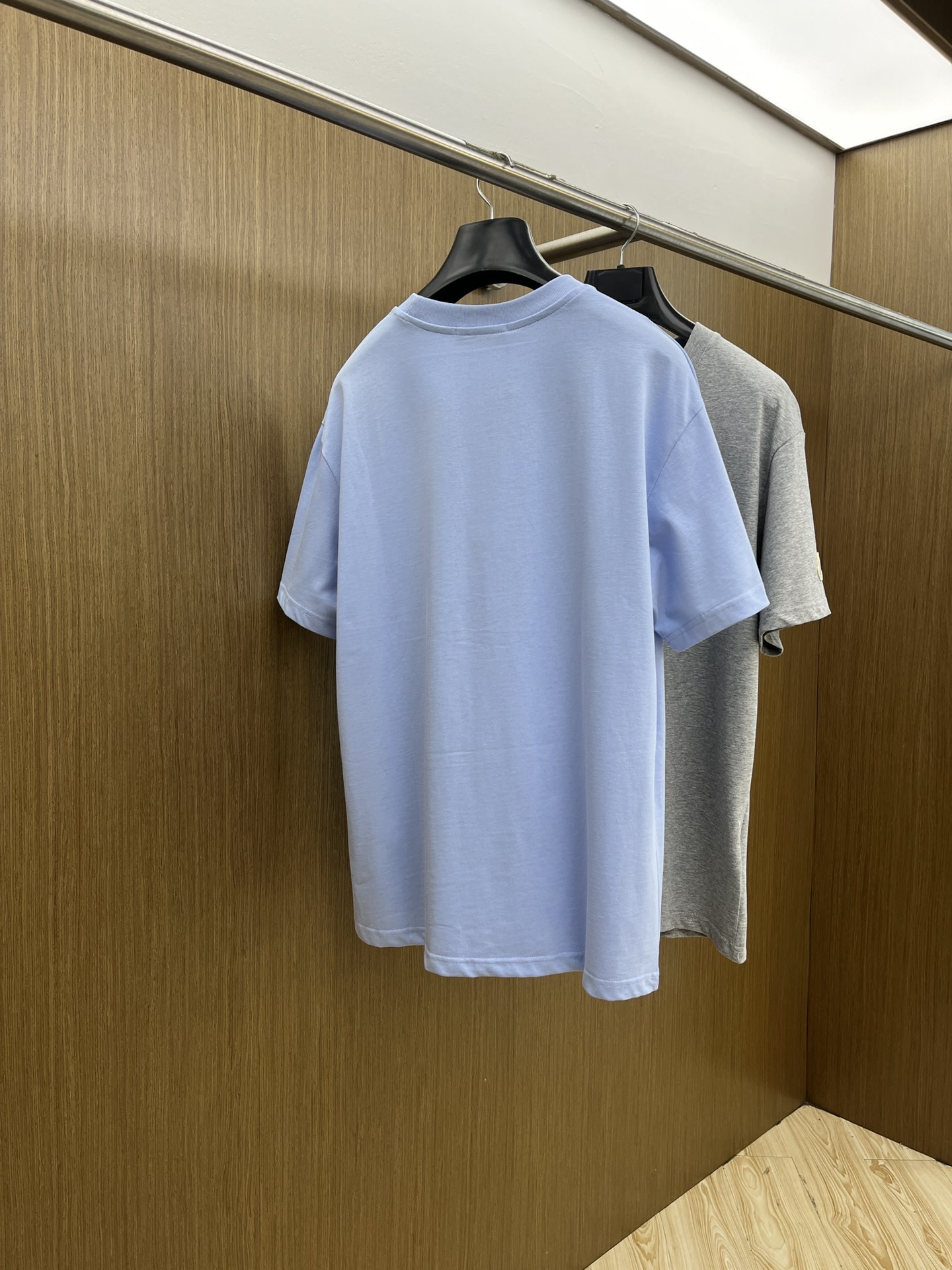 新品 Mon 🔥🔥春夏新款男女同款👫短袖圆领T恤，极具个性高级风，标志logo印花工艺设计！定制纯棉面料