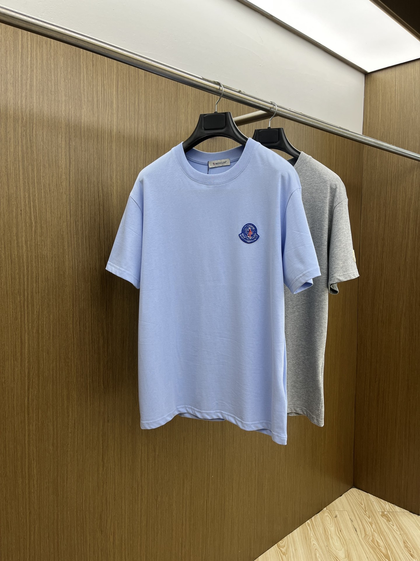 新品 Mon 🔥🔥春夏新款男女同款👫短袖圆领T恤，极具个性高级风，标志logo印花工艺设计！定制纯棉面料