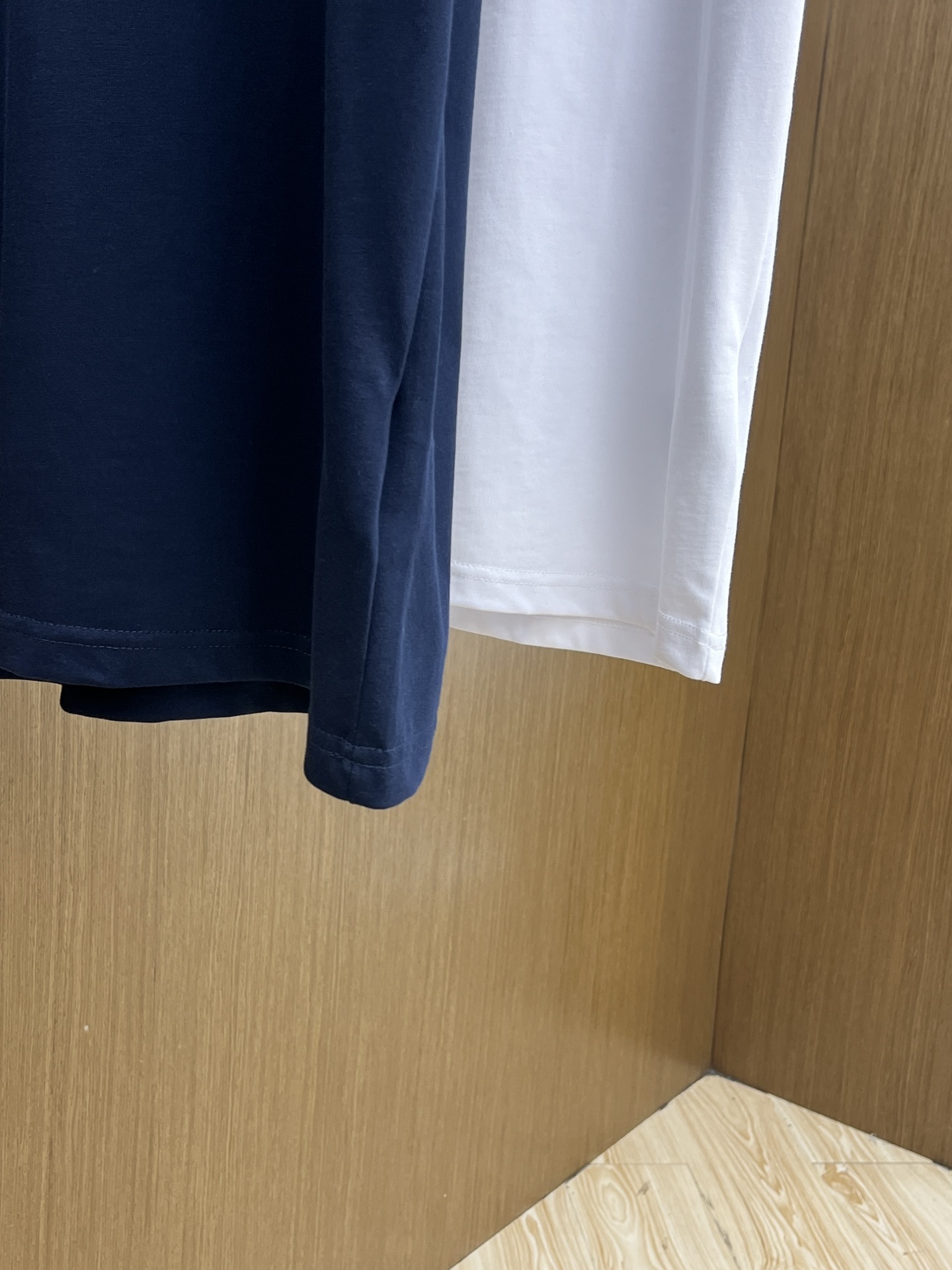 新品 Mon 🔥🔥春夏新款男女同款👫短袖圆领T恤，极具个性高级风，标志logo印花工艺设计！定制纯棉面料