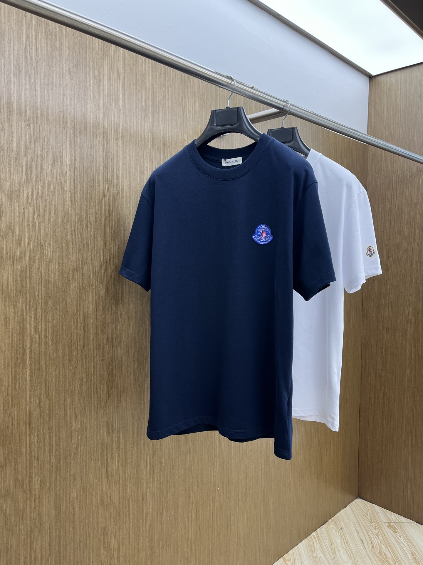 新品 Mon 🔥🔥春夏新款男女同款👫短袖圆领T恤，极具个性高级风，标志logo印花工艺设计！定制纯棉面料