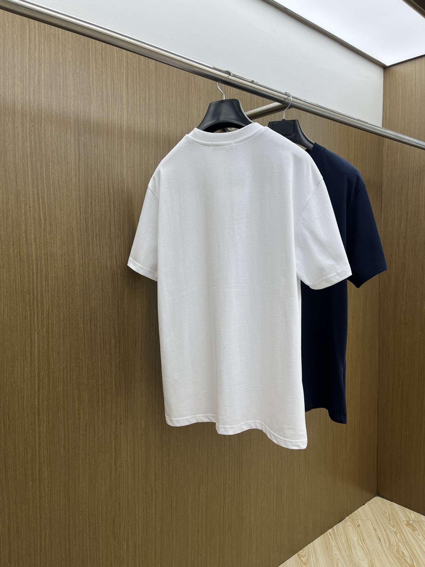 新品 Mon 🔥🔥春夏新款男女同款👫短袖圆领T恤，极具个性高级风，标志logo印花工艺设计！定制纯棉面料