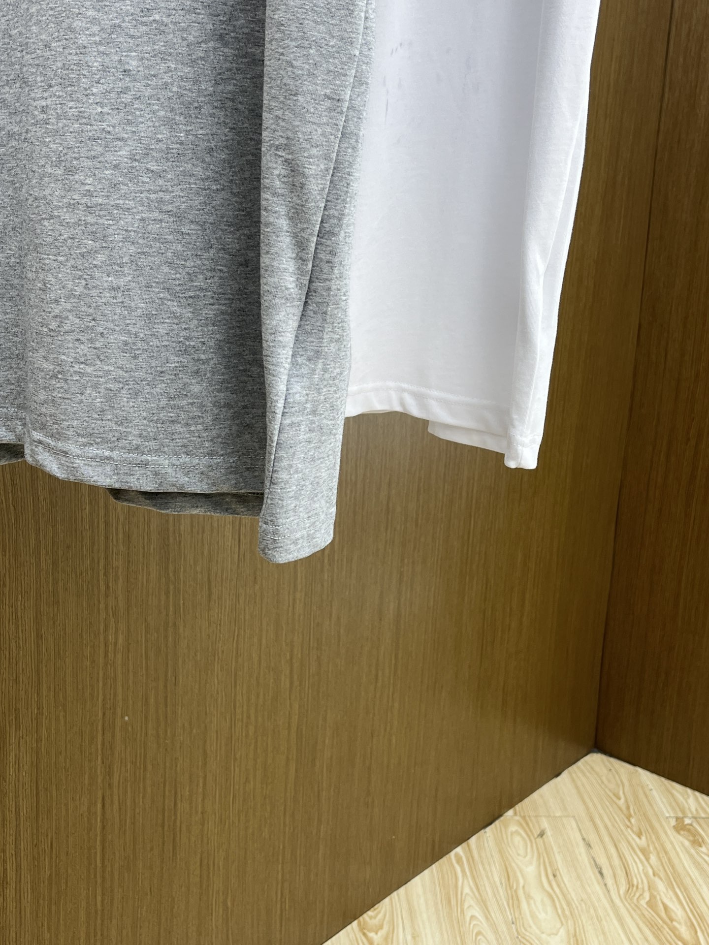 新品 Mon 🔥🔥春夏新款男女同款👫短袖圆领T恤，极具个性高级风，标志logo印花工艺设计！定制纯棉面料