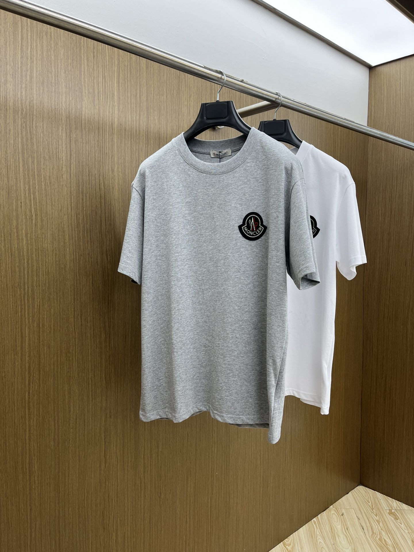 新品 Mon 🔥🔥春夏新款男女同款👫短袖圆领T恤，极具个性高级风，标志logo印花工艺设计！定制纯棉面料