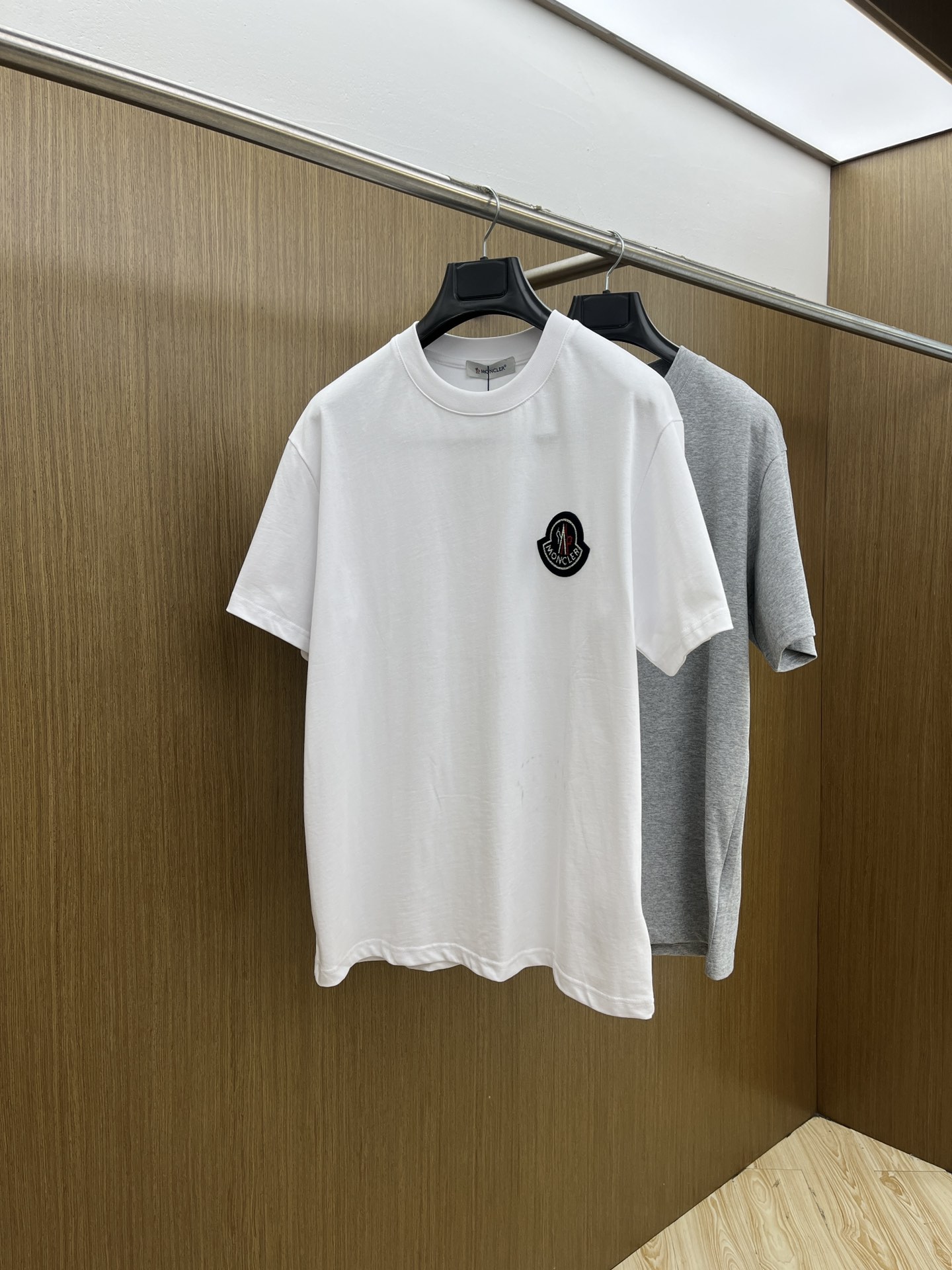 新品 Mon 🔥🔥春夏新款男女同款👫短袖圆领T恤，极具个性高级风，标志logo印花工艺设计！定制纯棉面料