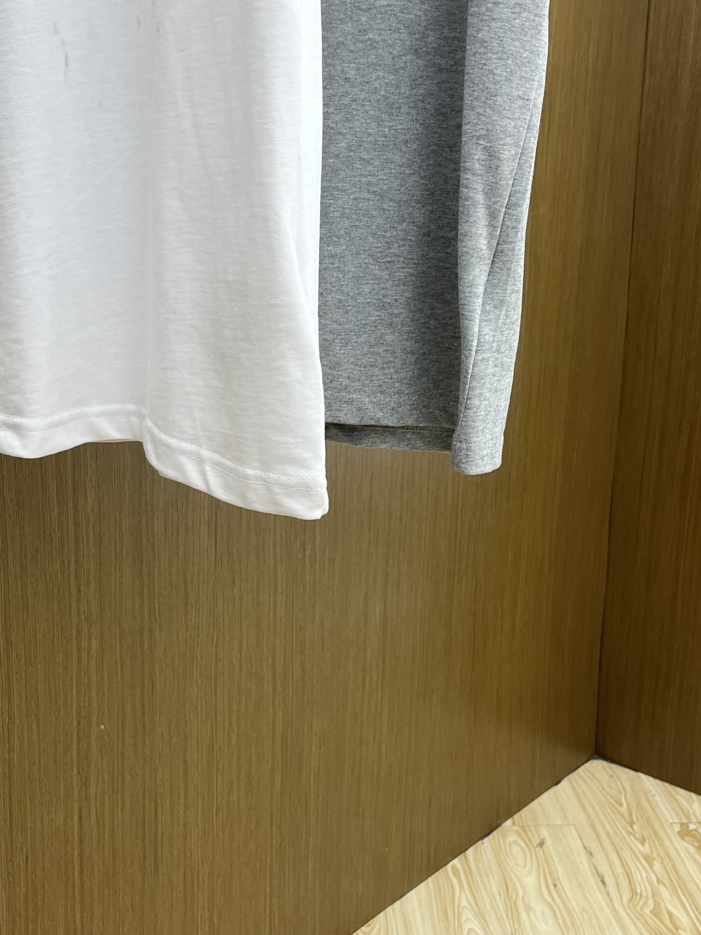 新品 Mon 🔥🔥春夏新款男女同款👫短袖圆领T恤，极具个性高级风，标志logo印花工艺设计！定制纯棉面料