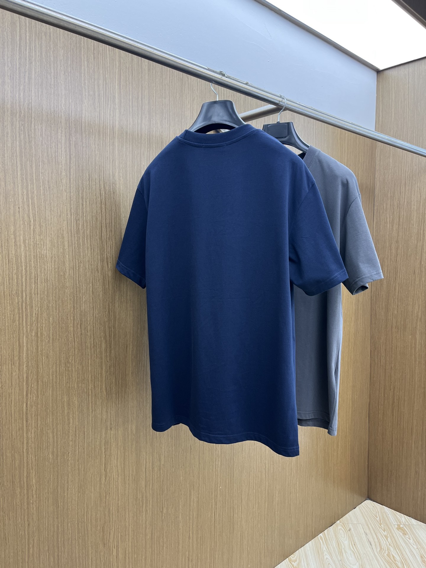 新品 Mon 🔥🔥春夏新款男女同款👫短袖圆领T恤，极具个性高级风，标志logo印花工艺设计！定制纯棉面料