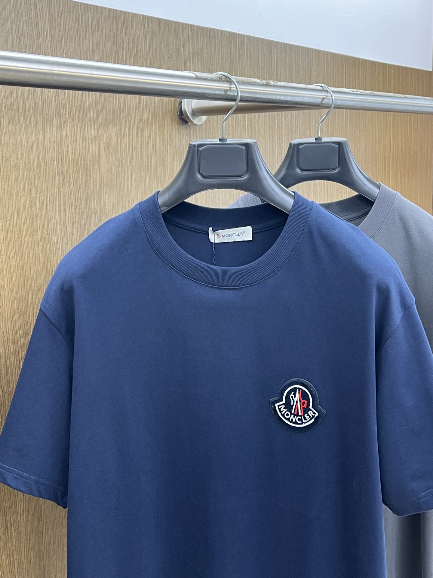 新品 Mon 🔥🔥春夏新款男女同款👫短袖圆领T恤，极具个性高级风，标志logo印花工艺设计！定制纯棉面料