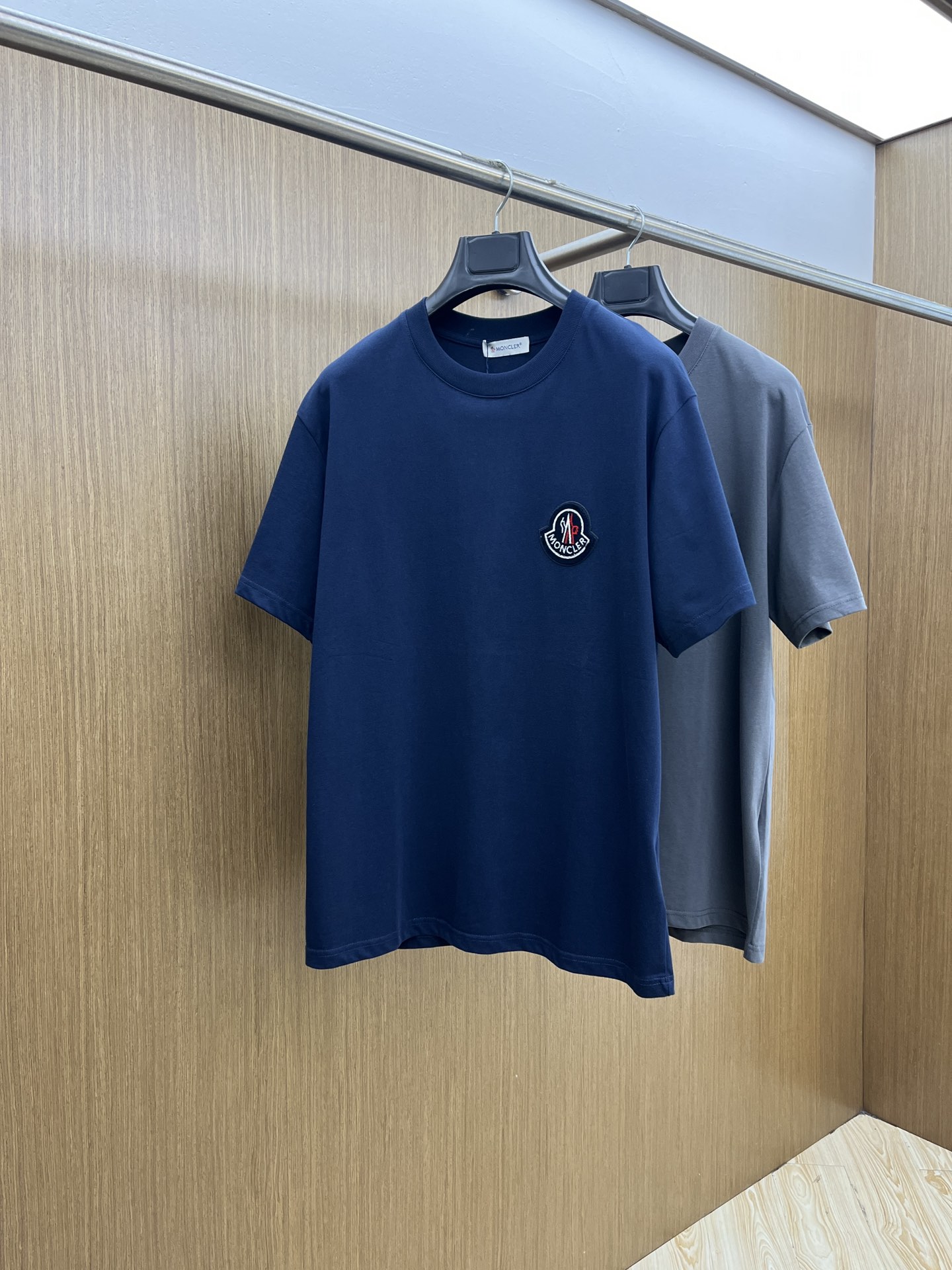 新品 Mon 🔥🔥春夏新款男女同款👫短袖圆领T恤，极具个性高级风，标志logo印花工艺设计！定制纯棉面料