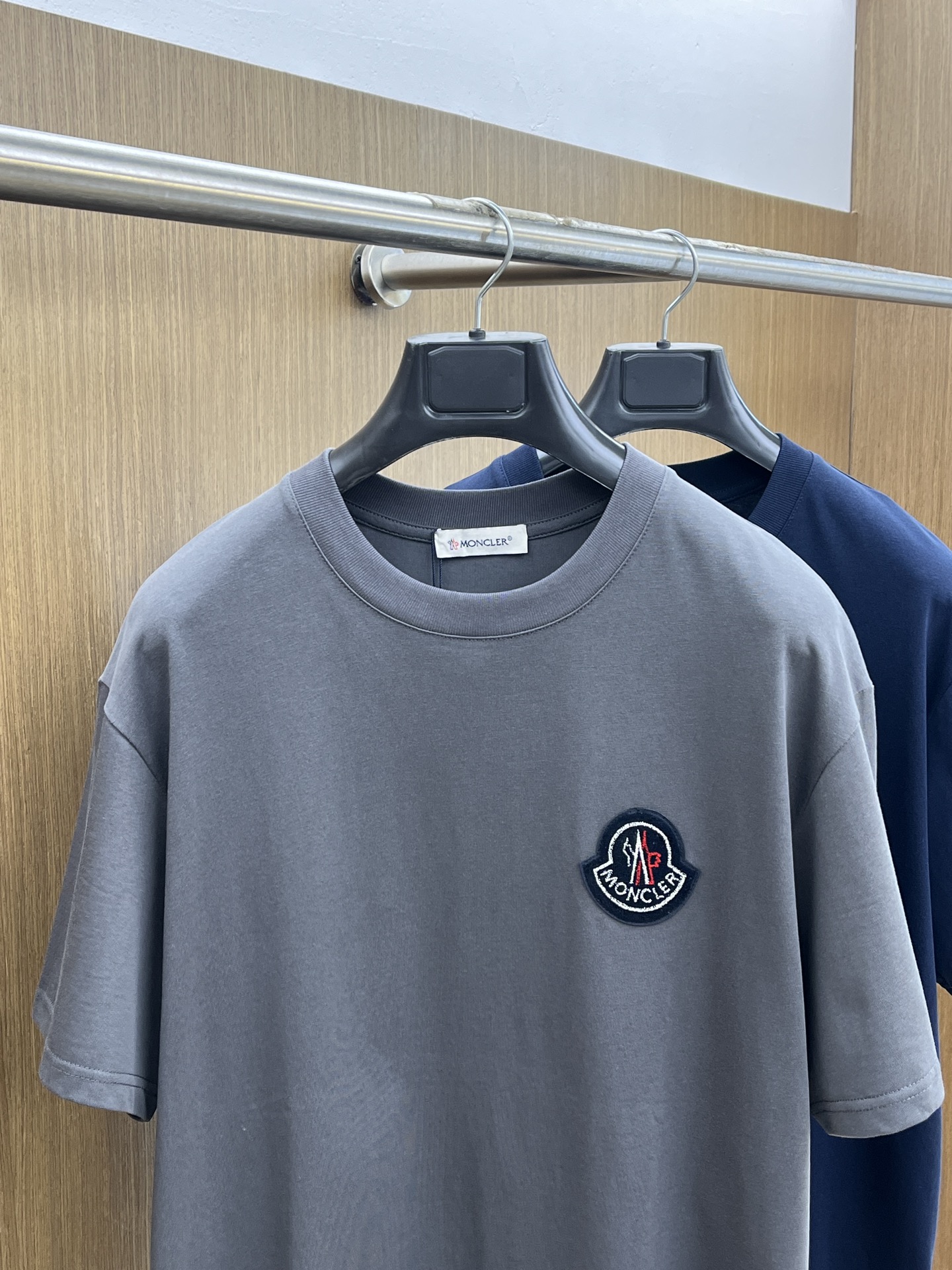 新品 Mon 🔥🔥春夏新款男女同款👫短袖圆领T恤，极具个性高级风，标志logo印花工艺设计！定制纯棉面料