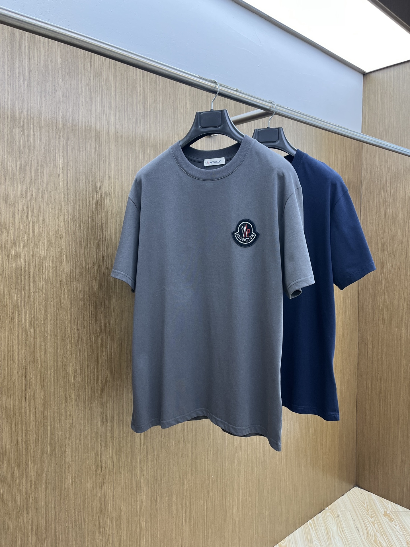 新品 Mon 🔥🔥春夏新款男女同款👫短袖圆领T恤，极具个性高级风，标志logo印花工艺设计！定制纯棉面料