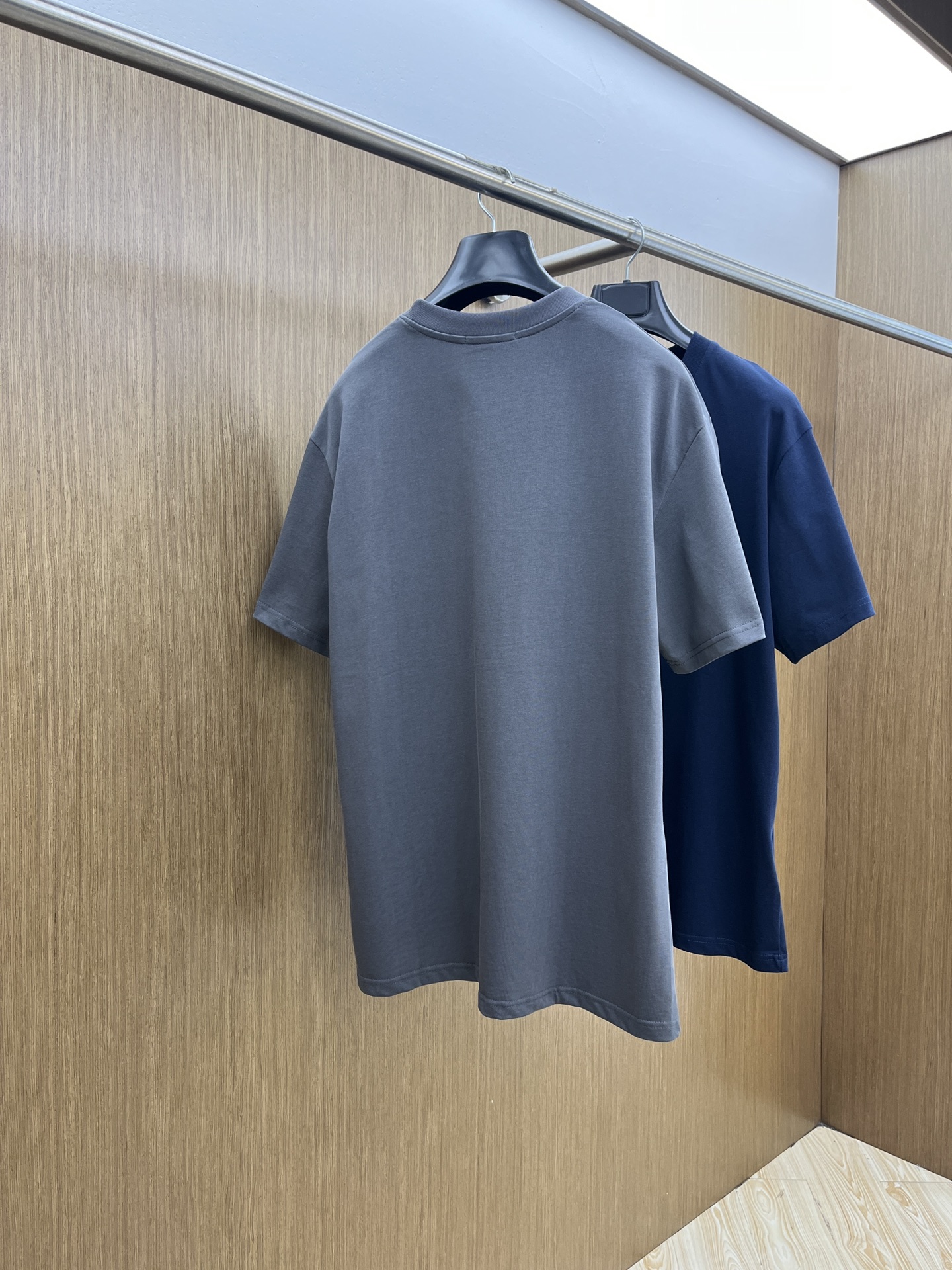 新品 Mon 🔥🔥春夏新款男女同款👫短袖圆领T恤，极具个性高级风，标志logo印花工艺设计！定制纯棉面料