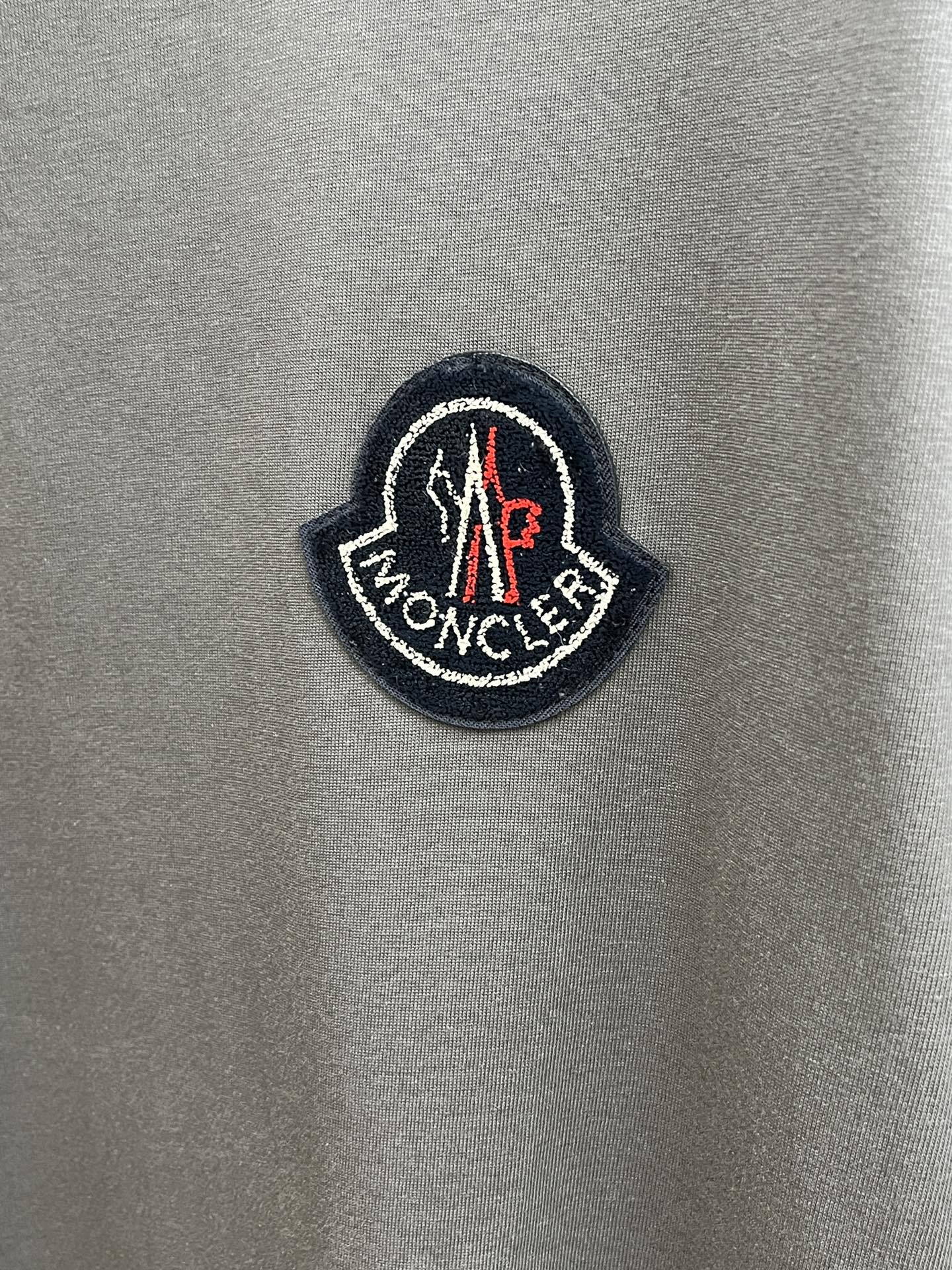 新品 Mon 🔥🔥春夏新款男女同款👫短袖圆领T恤，极具个性高级风，标志logo印花工艺设计！定制纯棉面料