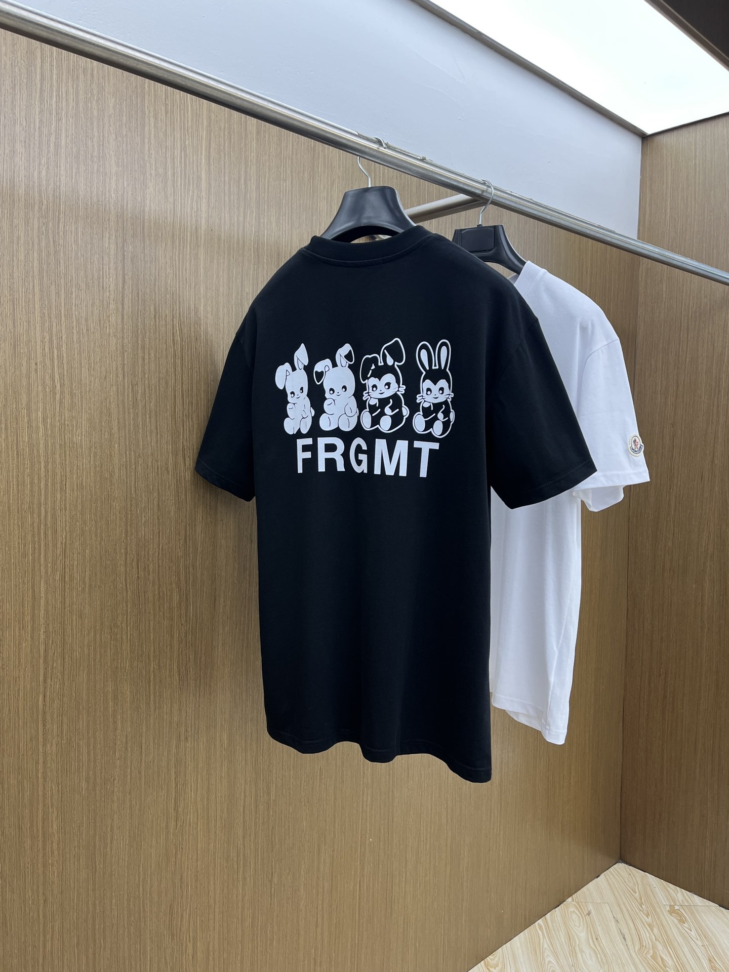 新品 Mon 🔥🔥春夏新款男女同款👫短袖圆领T恤，极具个性高级风，标志logo印花工艺设计！定制纯棉面料