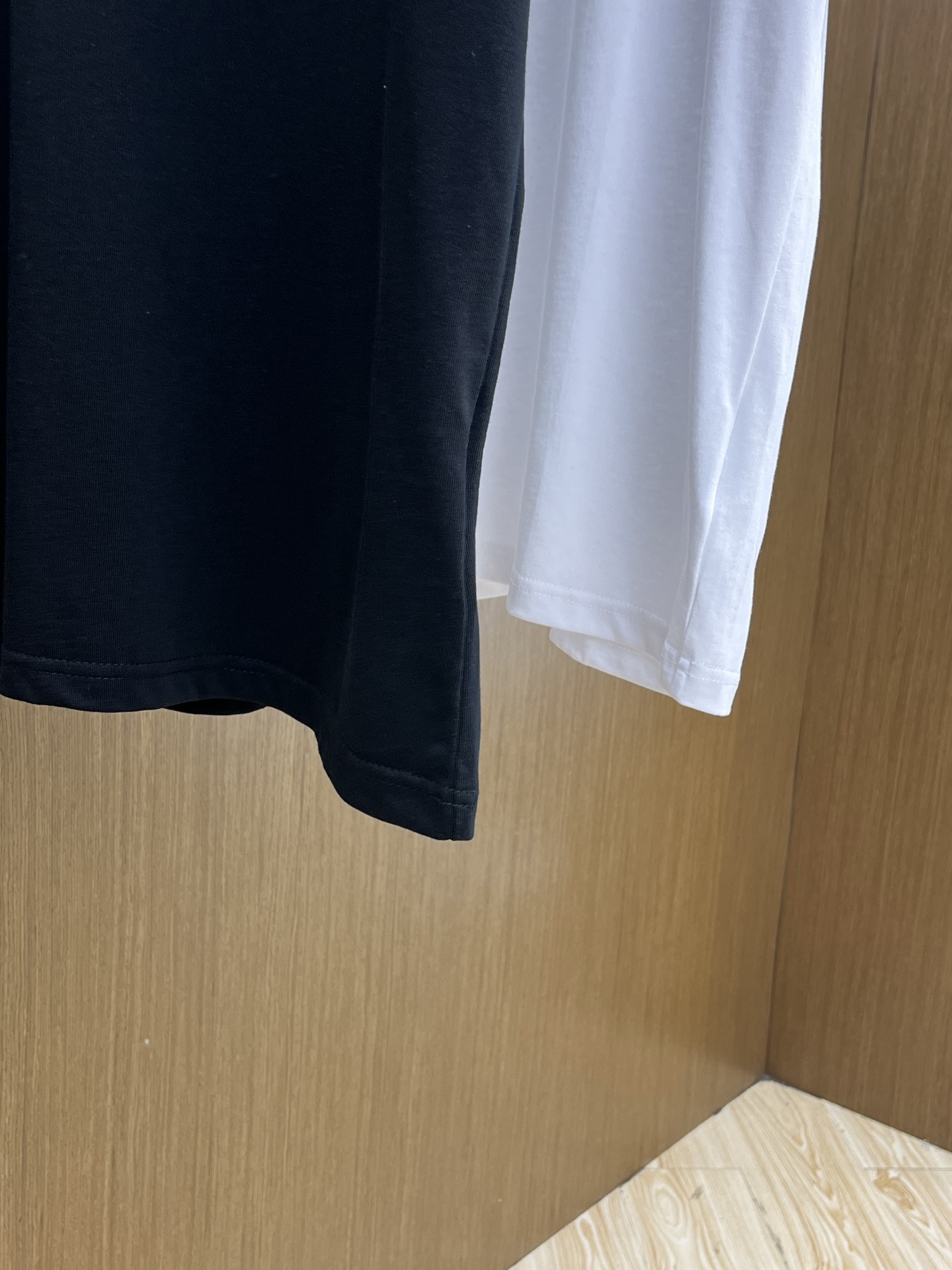 新品 Mon 🔥🔥春夏新款男女同款👫短袖圆领T恤，极具个性高级风，标志logo印花工艺设计！定制纯棉面料