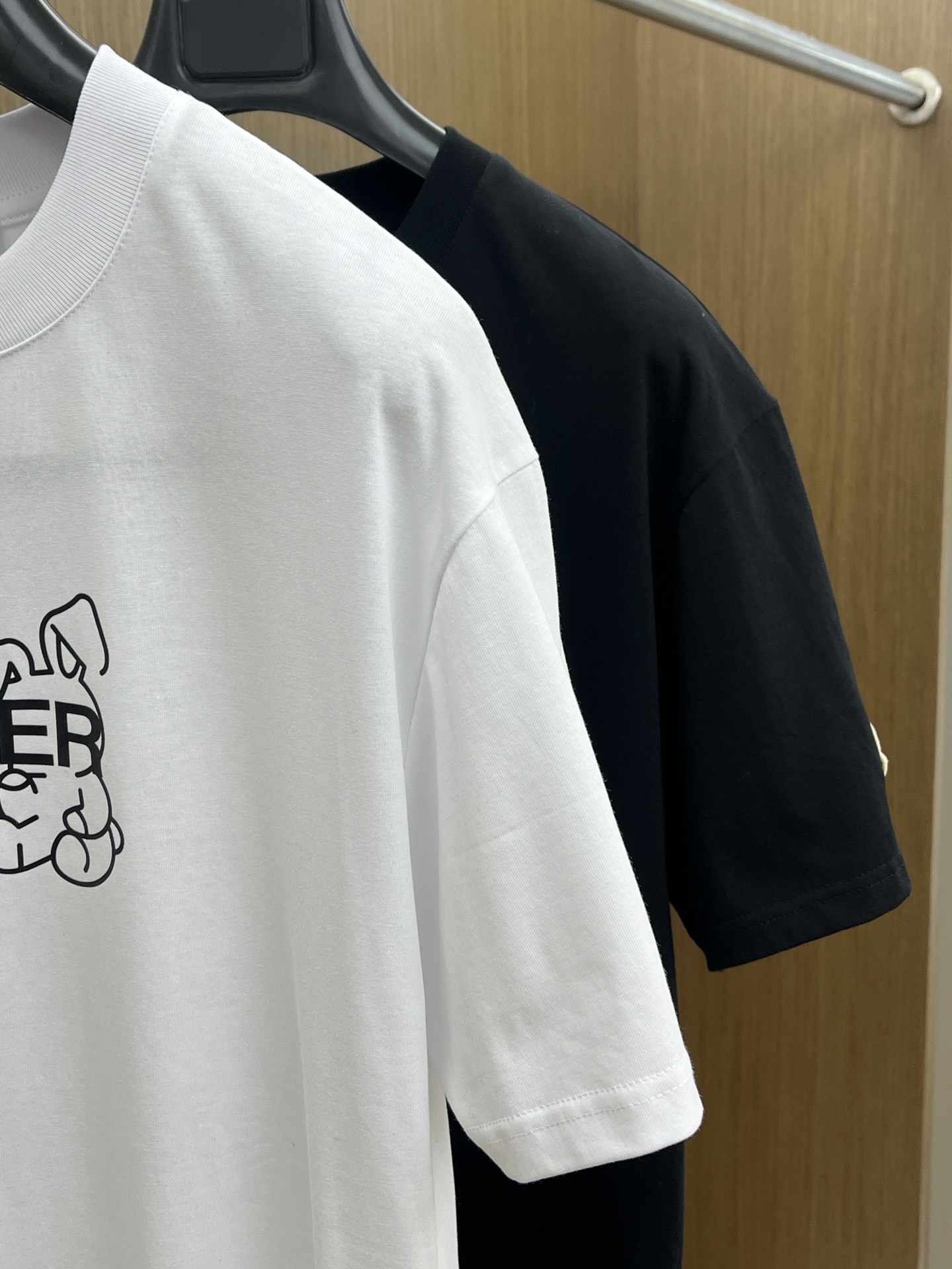 新品 Mon 🔥🔥春夏新款男女同款👫短袖圆领T恤，极具个性高级风，标志logo印花工艺设计！定制纯棉面料