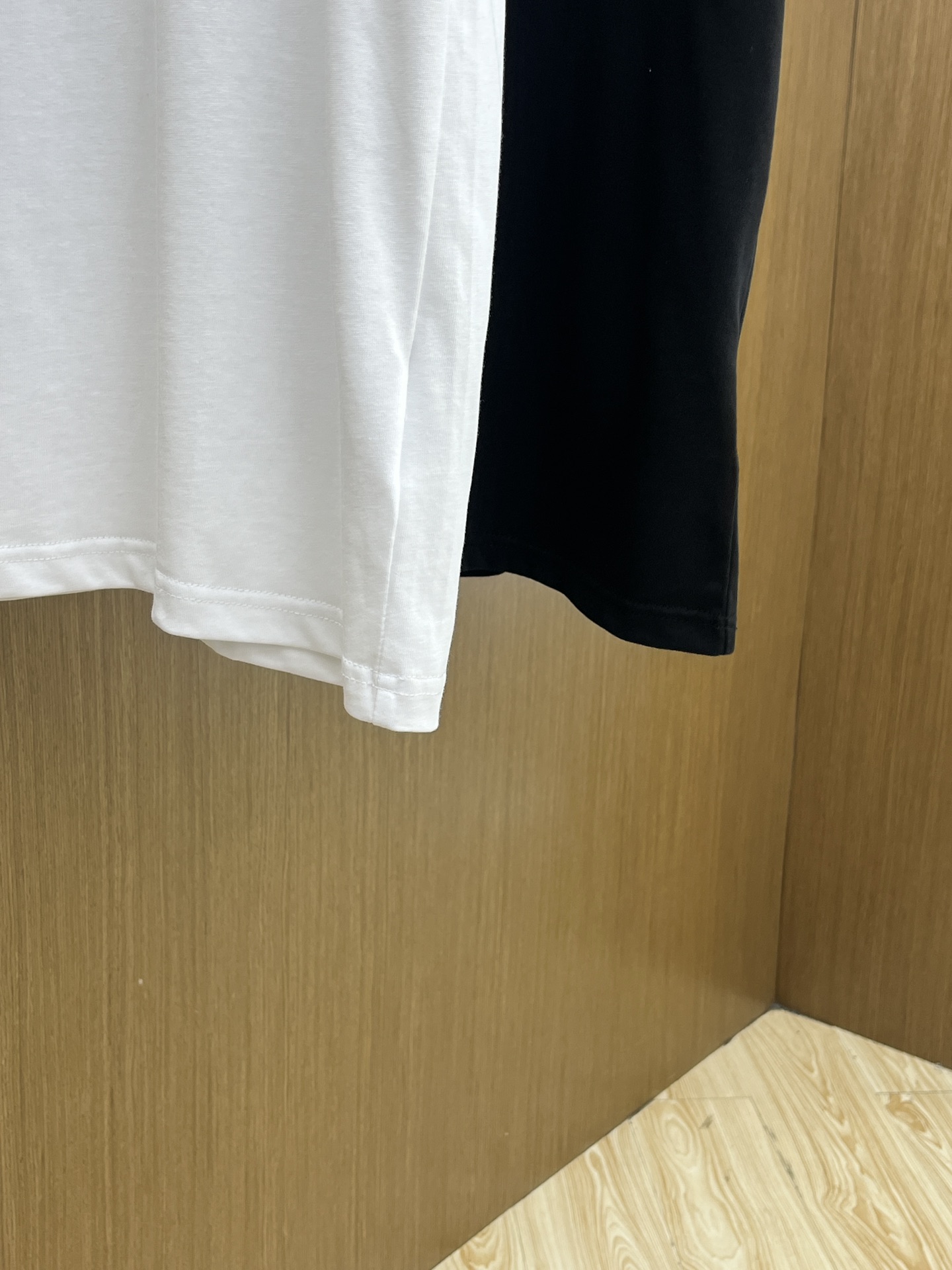 新品 Mon 🔥🔥春夏新款男女同款👫短袖圆领T恤，极具个性高级风，标志logo印花工艺设计！定制纯棉面料