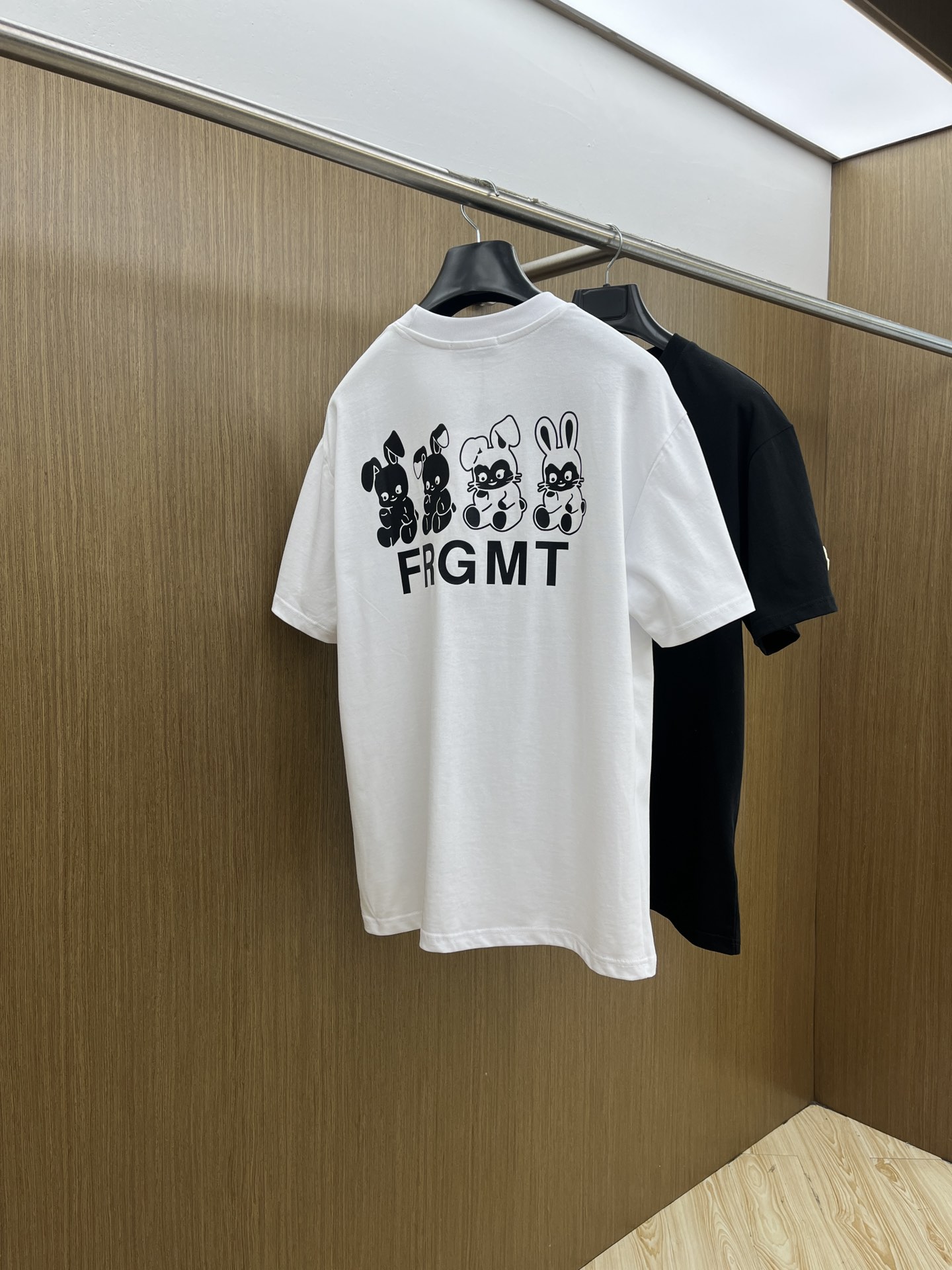 新品 Mon 🔥🔥春夏新款男女同款👫短袖圆领T恤，极具个性高级风，标志logo印花工艺设计！定制纯棉面料