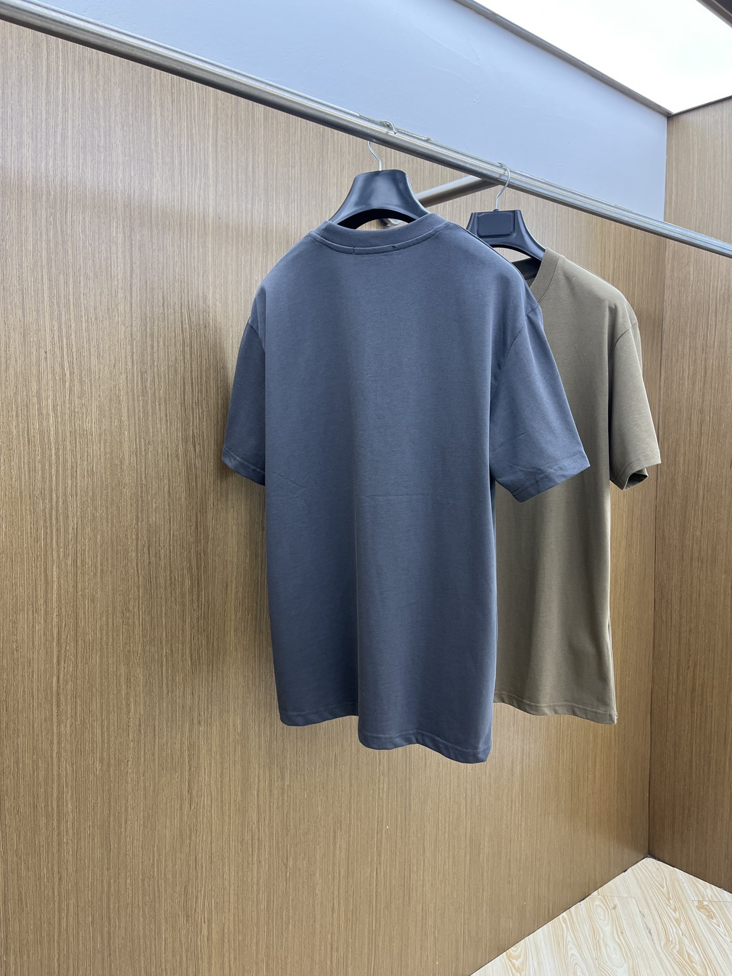 新品 STO🔥🔥春夏新款男女同款👫短袖圆领T恤，极具个性高级风，标志logo印花工艺设计！定制纯棉面料！