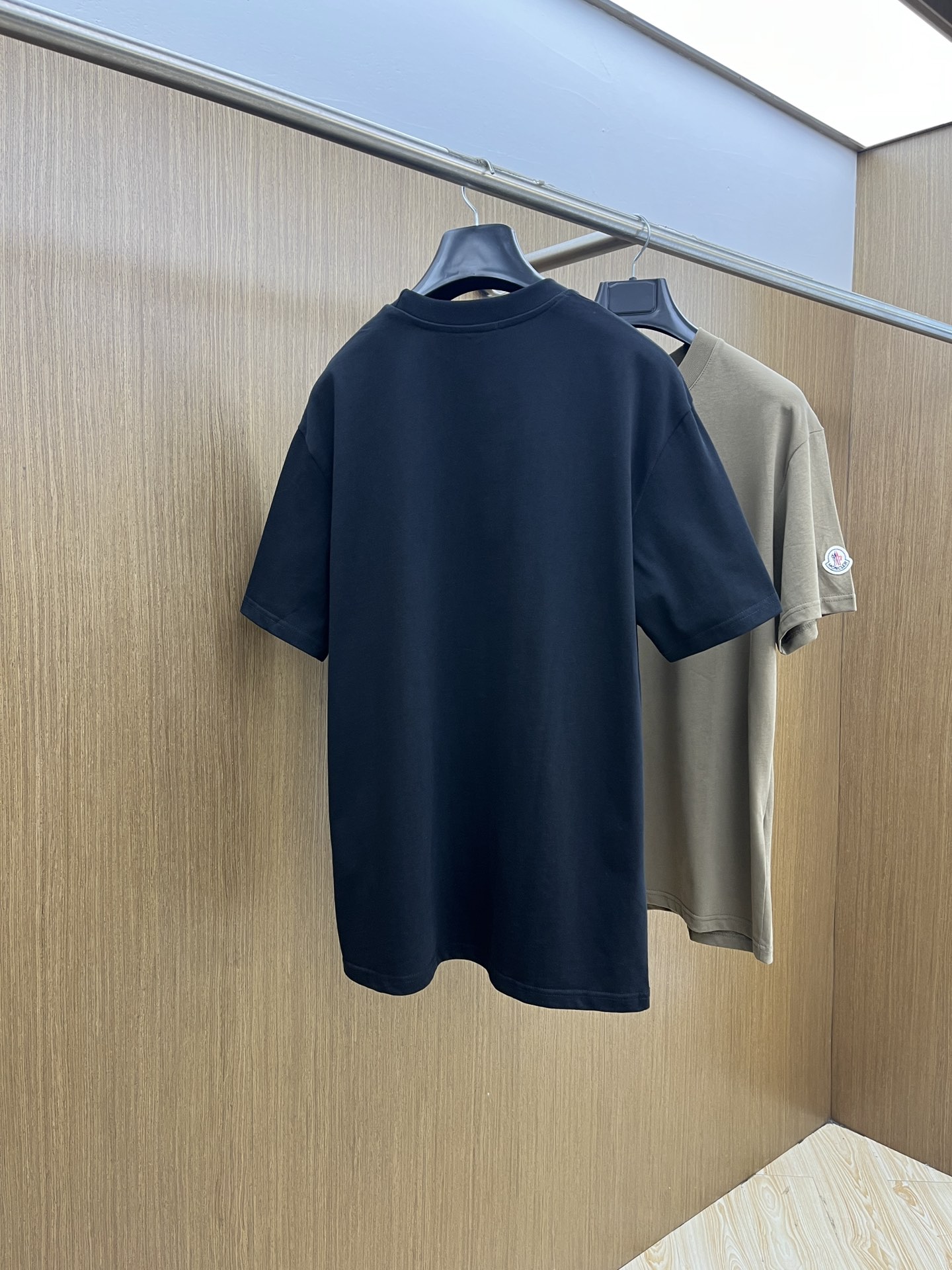 新品 Mon 🔥🔥春夏新款男女同款👫短袖圆领T恤，极具个性高级风，标志logo印花工艺设计！定制纯棉面料