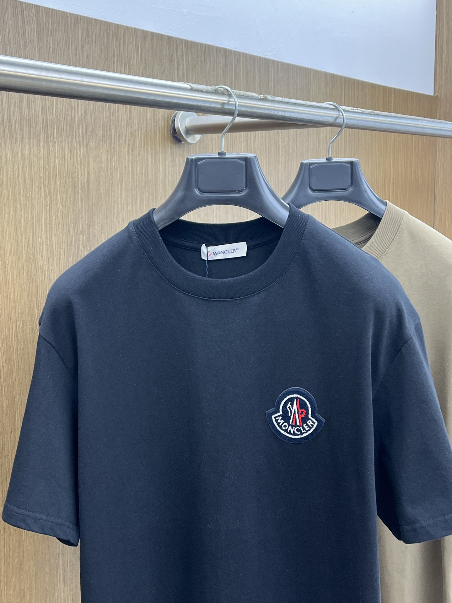 新品 Mon 🔥🔥春夏新款男女同款👫短袖圆领T恤，极具个性高级风，标志logo印花工艺设计！定制纯棉面料