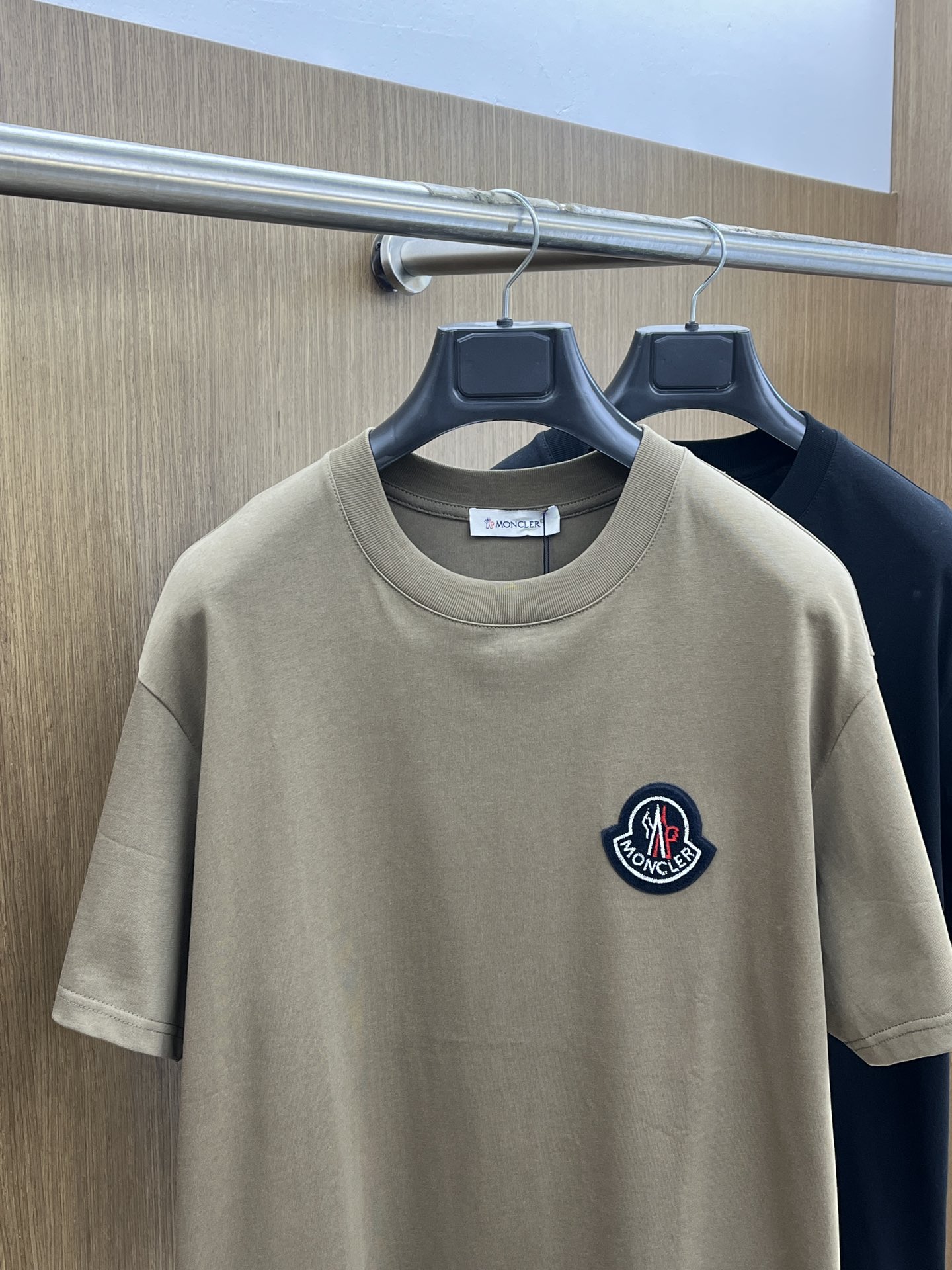 新品 Mon 🔥🔥春夏新款男女同款👫短袖圆领T恤，极具个性高级风，标志logo印花工艺设计！定制纯棉面料